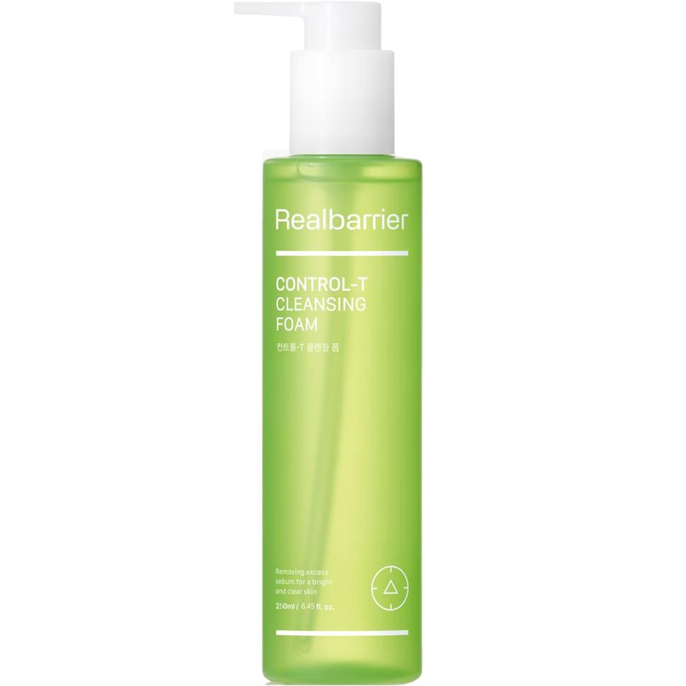 Grüne Flasche mit weißem Pumpverschluss. Aufschrift: Realbarrier, CONTROL-T CLEANSING FOAM.