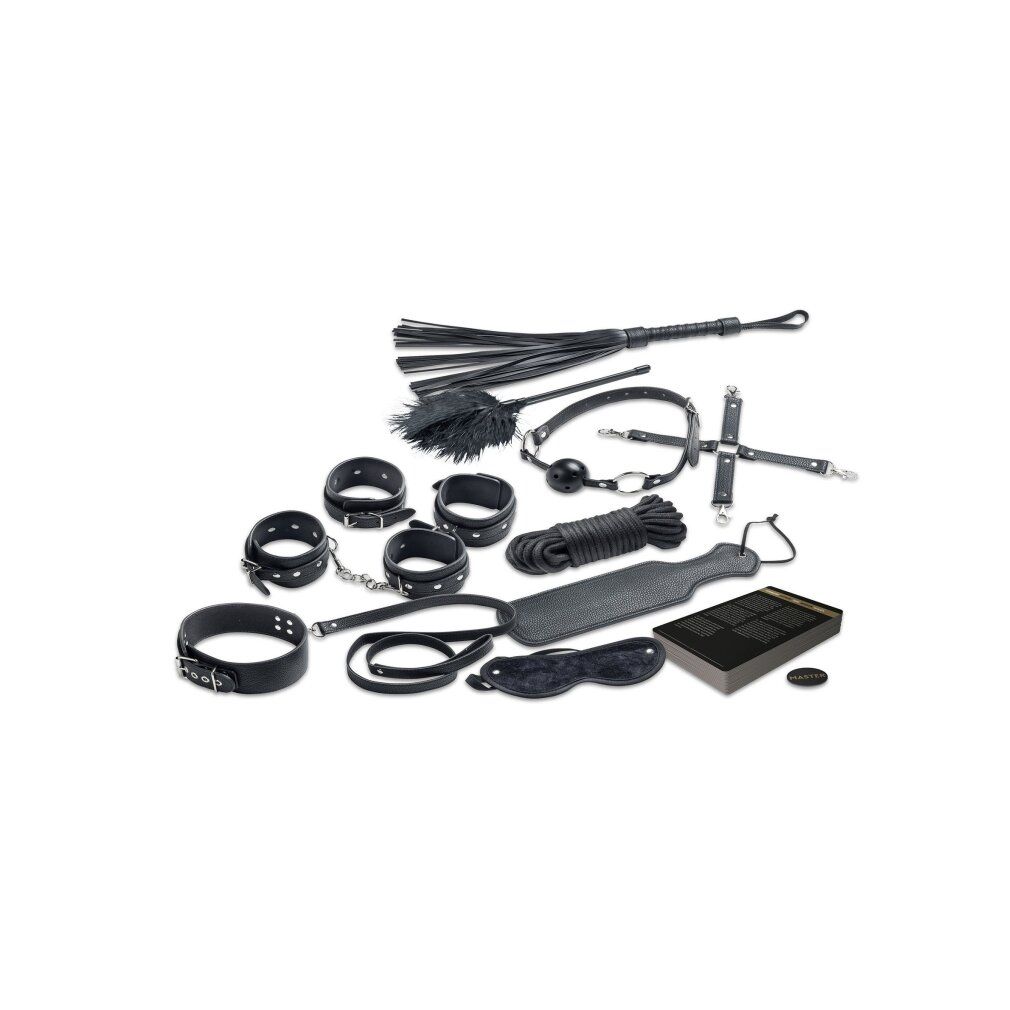 Verschiedene schwarze Leder- und Metallartikel: Peitsche, Federfächer, Halsband, Fesseln, Knebel, Augenbinde, Paddel, Seil, Kreuz.