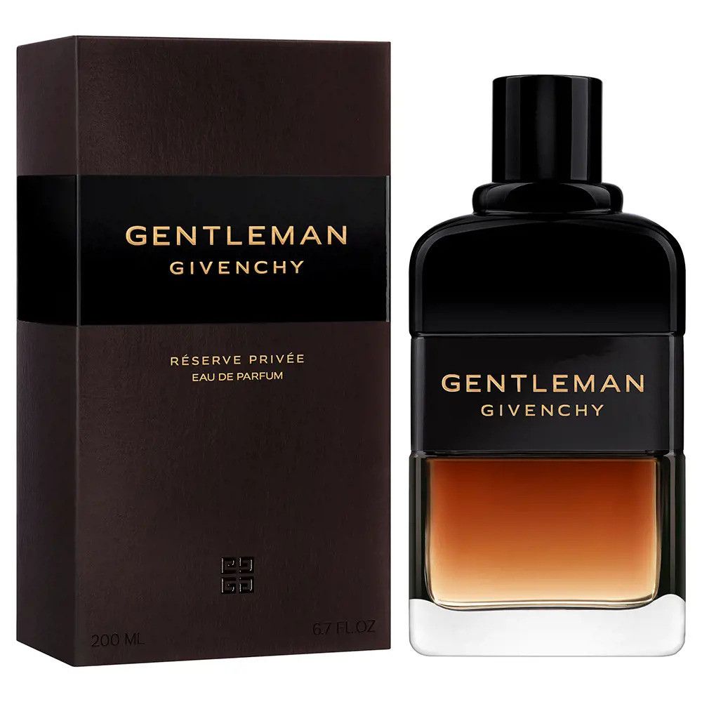 Givenchy Gentleman Flakon neben Verpackung. Schwarzer Flakon, rechteckig, braune Flüssigkeit. Verpackung mit Schriftzug: Gentleman Reserve Privée.