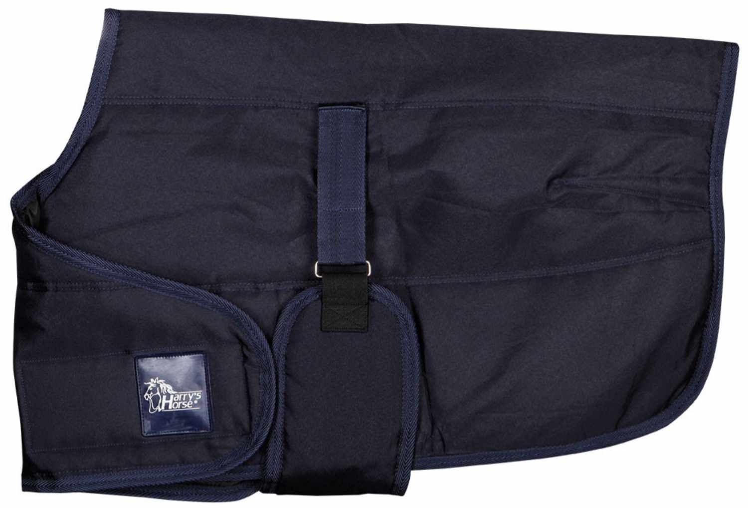 Dunkelblaue Stalldecke für Fohlen. Mit Logo: Harry's Horse. Schwarzer Verschluss.