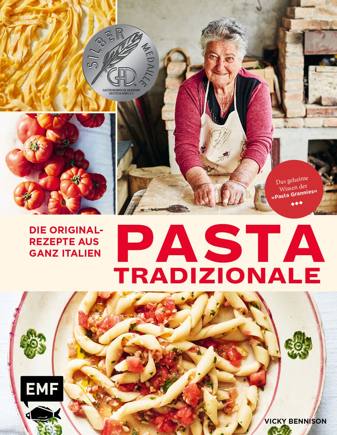 Buchcover: „Pasta Tradizionale“. Oben links: Pasta und Auszeichnung. Oben rechts: Frau beim Teigkneten. Unten: Pasta-Gericht.