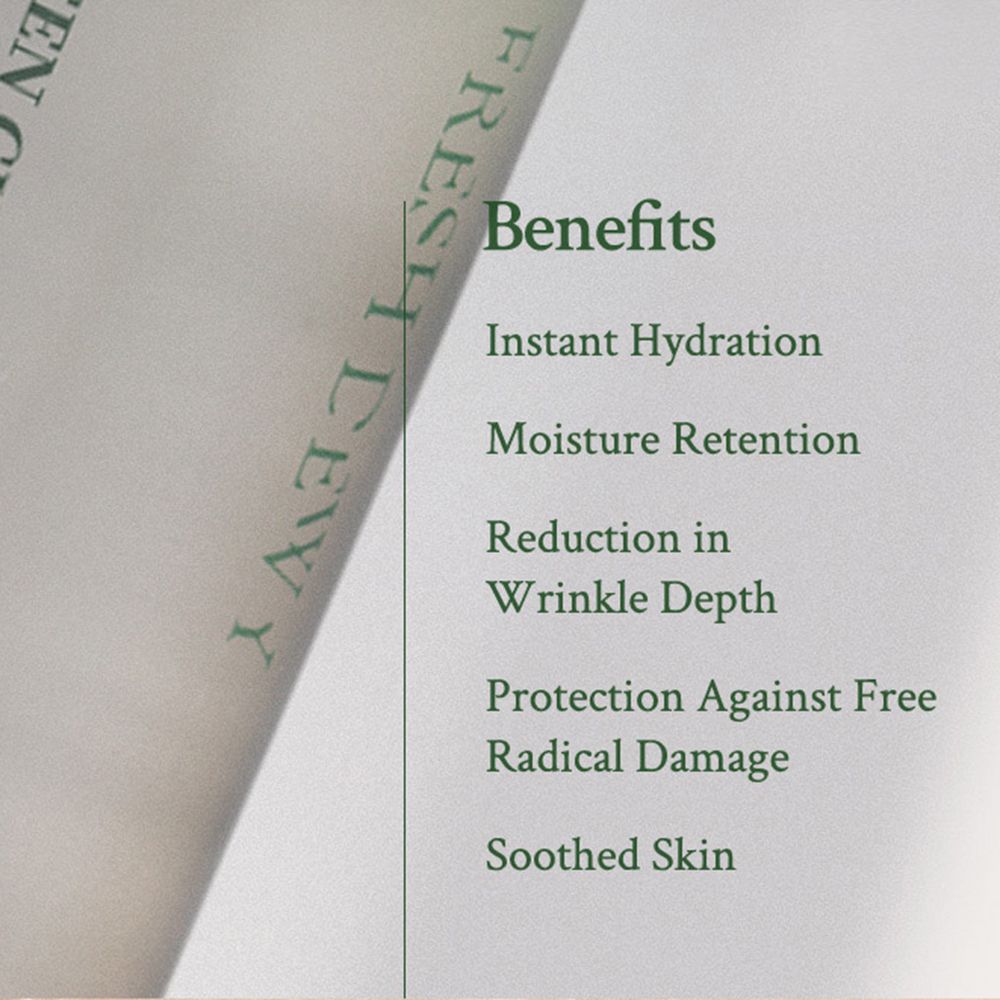 Text auf weißem Hintergrund: Vorteile. Auflistung: Sofortige Hydratation, Feuchtigkeitsspeicherung, Reduzierung von Falten, Schutz vor Schäden.