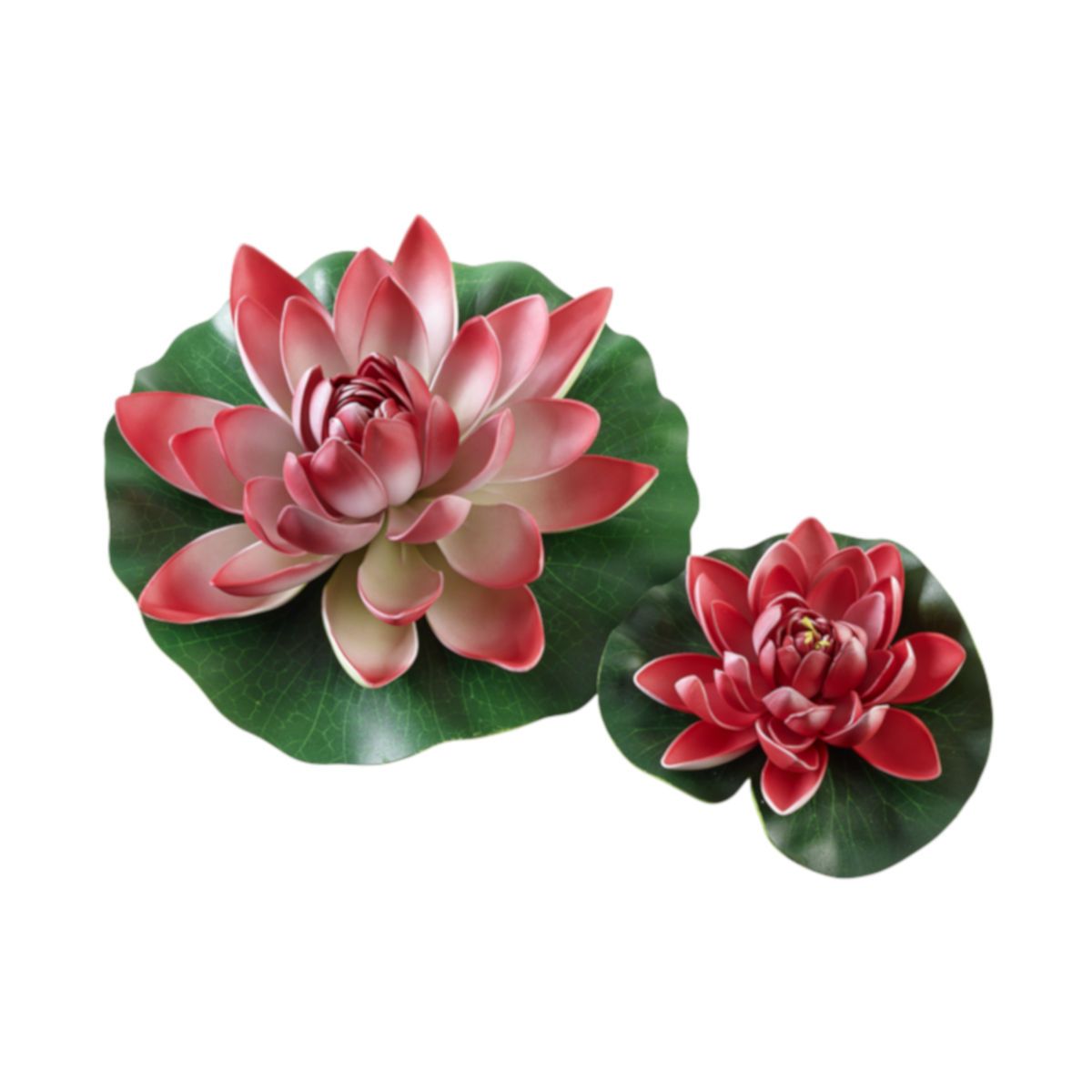 Zwei künstliche Seerosen. Große Blüte mit rosa Blütenblättern, grüne Blätter. Kleine Blüte mit roter Blüte, grünes Blatt.