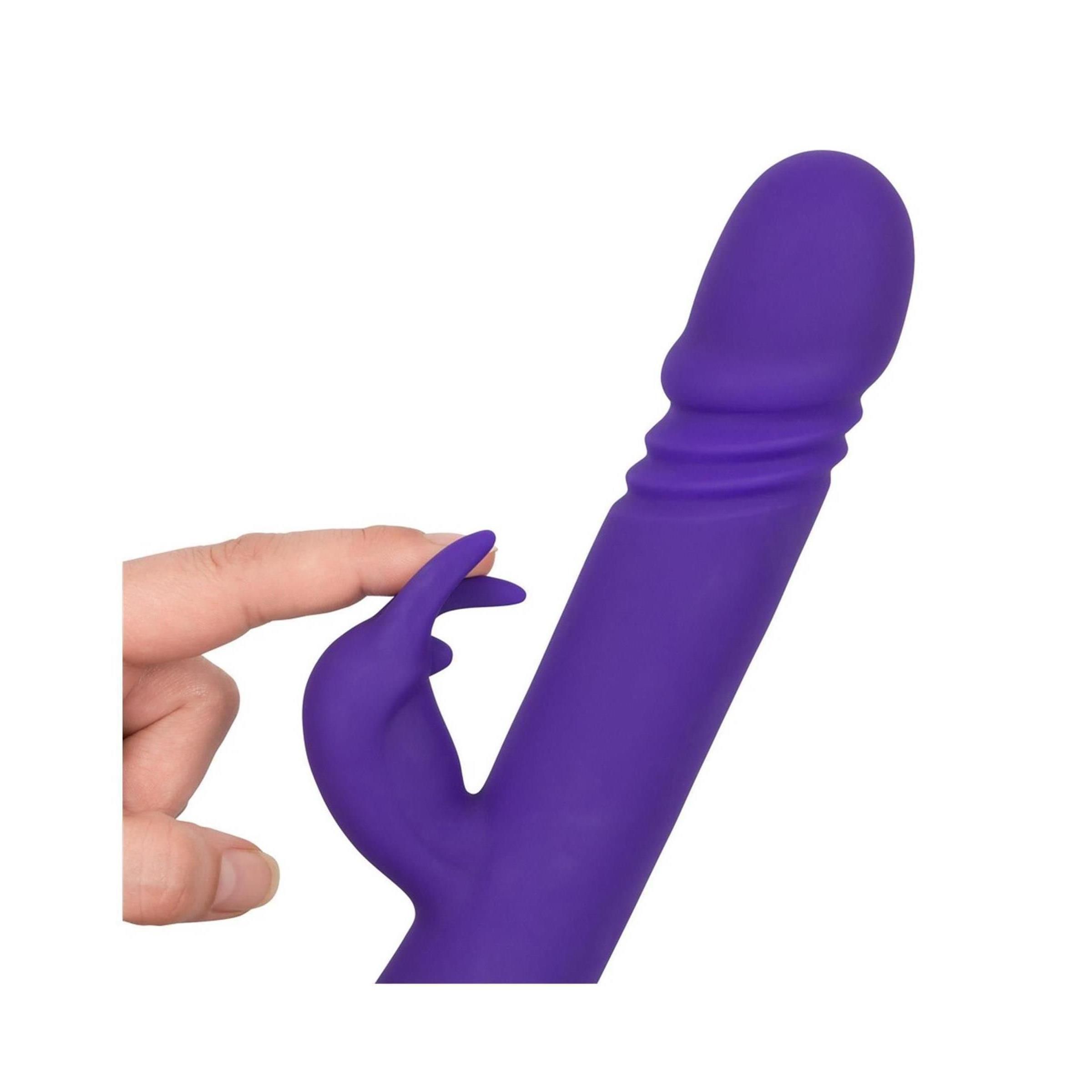 Hand berührt Hasenohren-Design eines lila Vibrators.