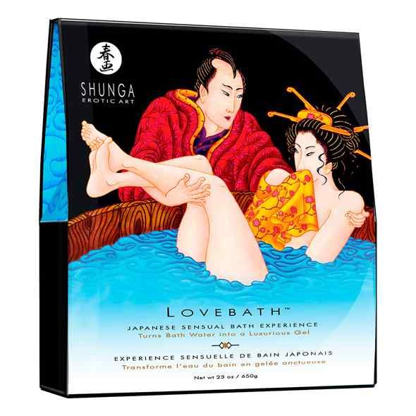 Verpackung mit Illustration eines Paares in einer Badewanne. Text: LOVEBATH, japanische sinnliche Badeerfahrung. Marke: SHUNGA.