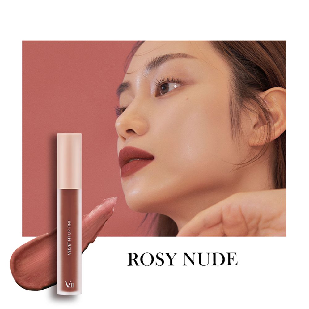 Frau mit Lippenstift. Daneben ein Lippenstift in einer transparenten Tube mit rosafarbenem Deckel. Aufschrift: VELVET FIT LIP TINT. V.11 Logo.