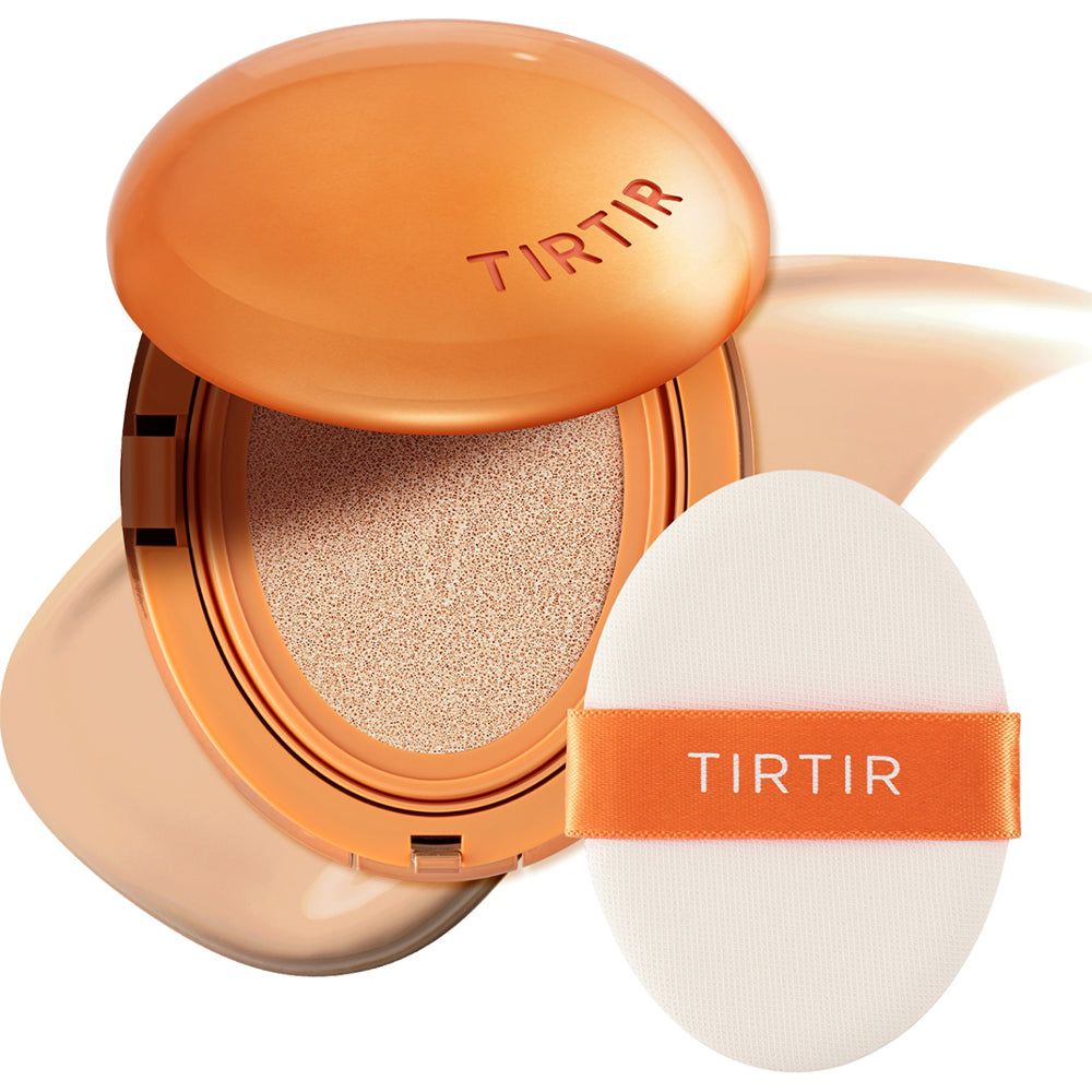 TIRTIR Mask Fit Ai Filter Cushion, geöffnet, mit Quaste und Foundation-Tropfen daneben.
