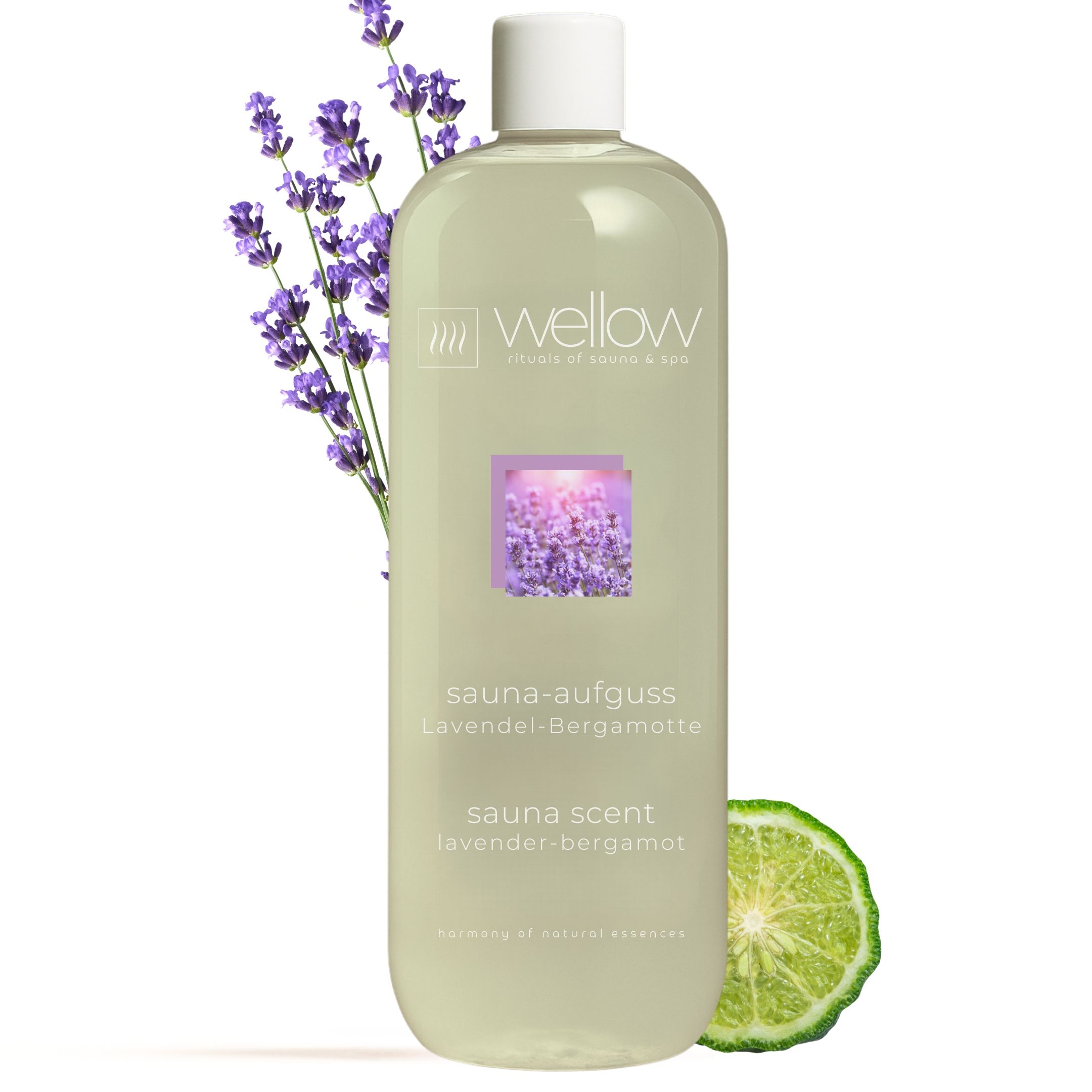 Flasche mit Sauna-Aufguss Lavendel-Bergamotte. Produktetikett mit Logo und Produktnamen. Lavendelblüten und Bergamotte-Frucht.