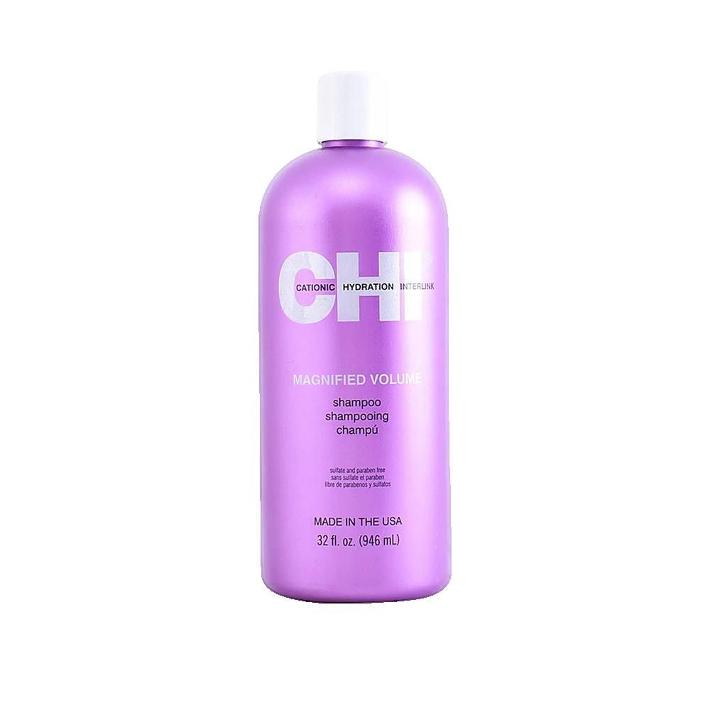Violette Shampoooflasche mit weißem Deckel. Aufschrift: CHI Magnified Volume. 32 fl. oz. (946 ml).