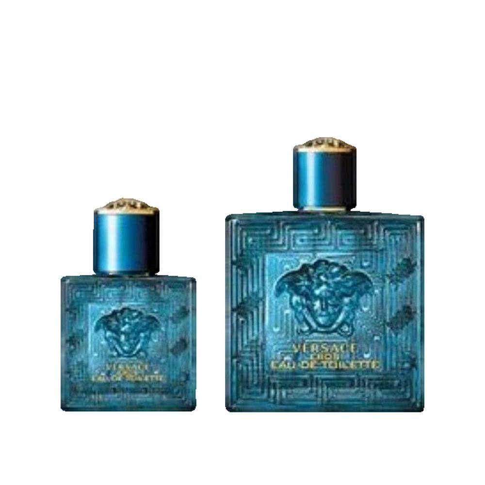 Zwei blaue Flakons. Quadratische Form mit Reliefmuster und Medusa-Logo. Goldfarbener Verschluss. Text: Versace Eros Eau de Toilette.