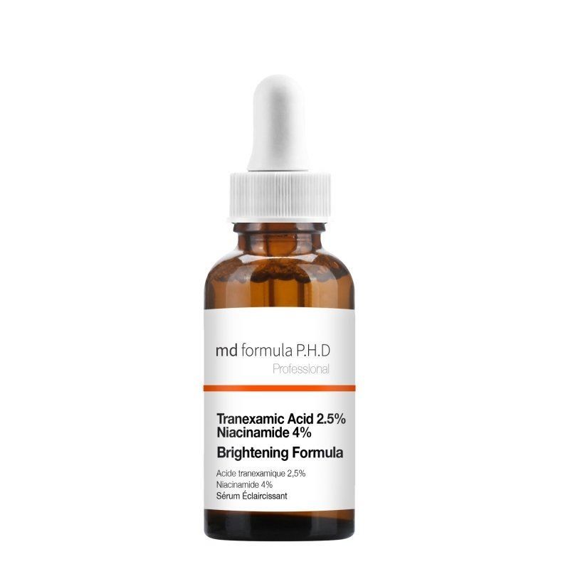 MD Formula Aufhellendes Serum Flasche mit Pipette. Enthält Tranexamsäure 2,5 % und Niacinamid 4 %.