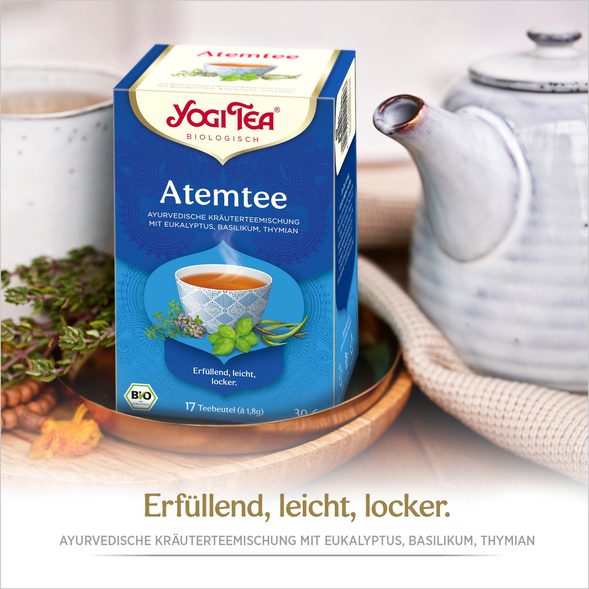 Yogi Tea Atemtee Bio-Verpackung. Blaue Schachtel mit Logo, Produktname und Abbildung einer Tasse Tee. 17 Teebeutel.