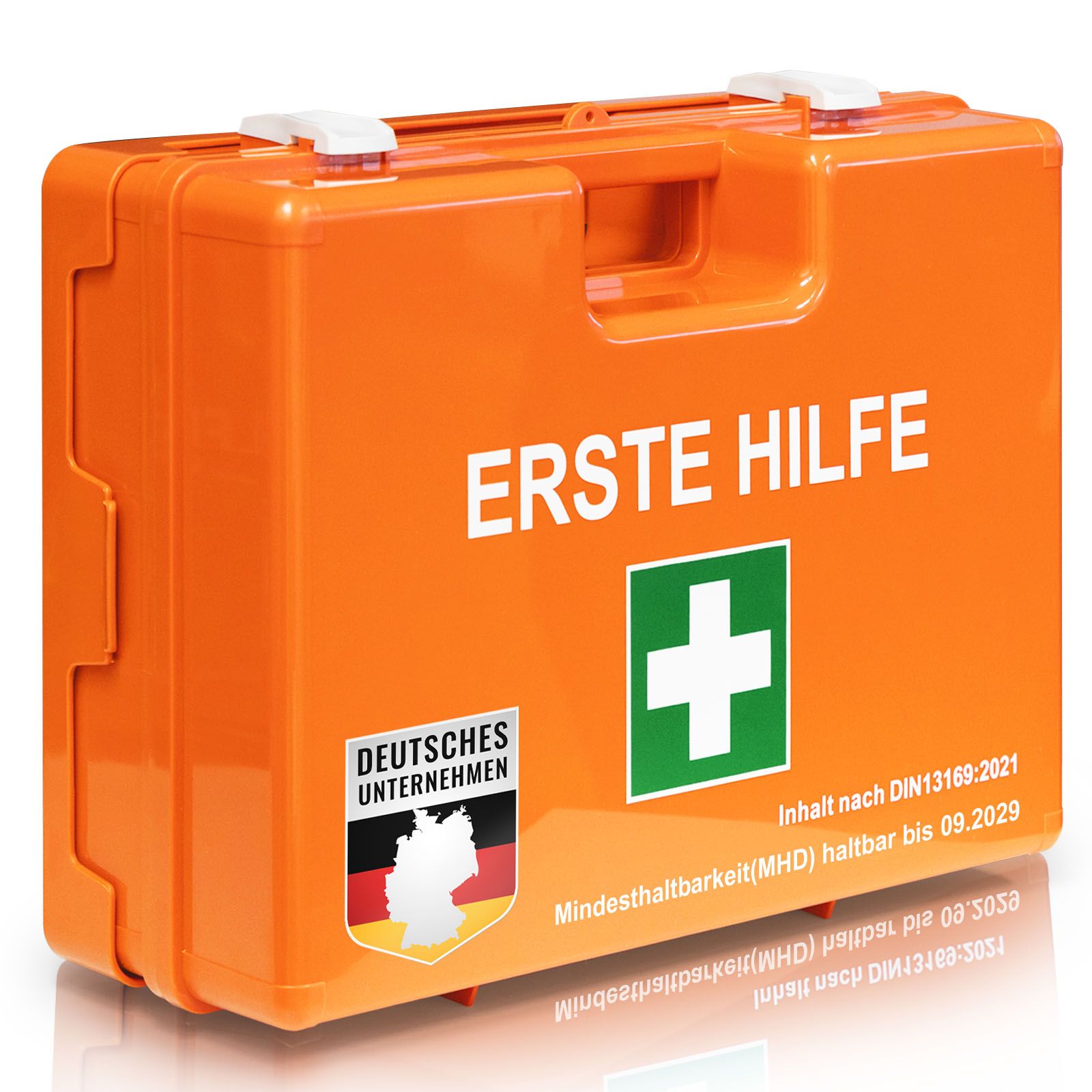 Orange Erste-Hilfe-Koffer mit weißer Aufschrift und grünem Kreuz. Enthält ein deutsches Unternehmenslogo und Haltbarkeitsdatum.