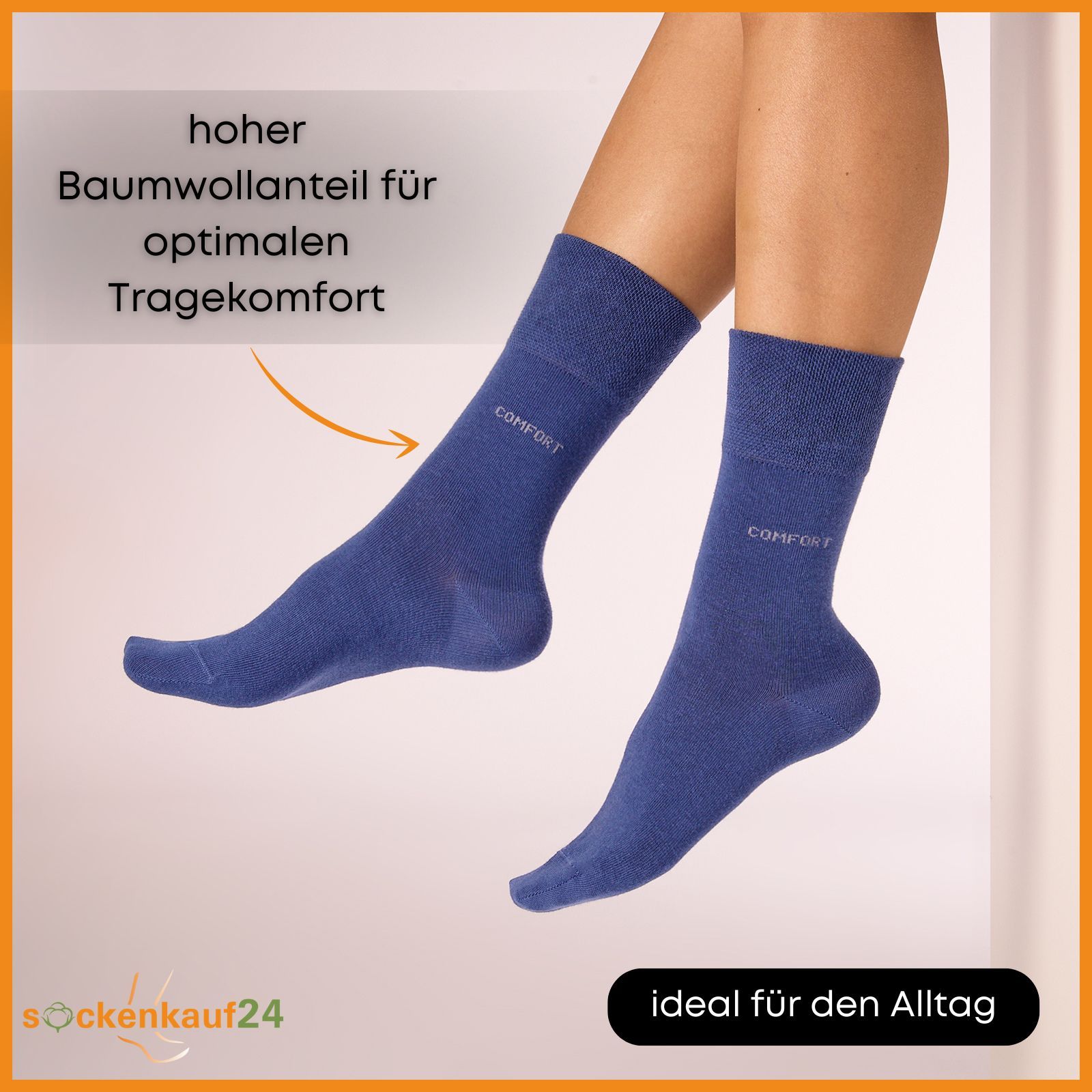 Blaue Socken am Bein. Aufschrift "COMFORT". Text: hoher Baumwollanteil für optimalen Tragekomfort. Ideal für den Alltag.