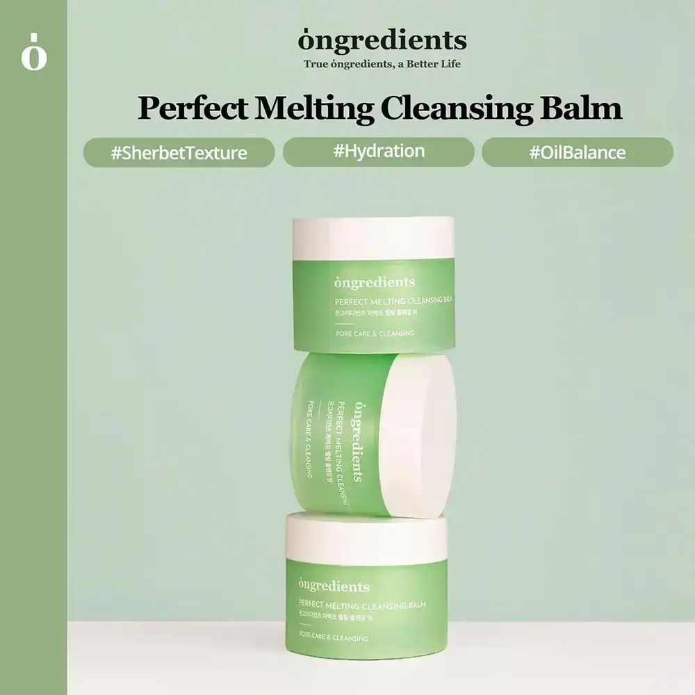 Drei grüne Tiegel gestapelt. Aufschrift: Perfect Melting Cleansing Balm. Marke und Produktname sichtbar. Hintergrund: hellgrün.