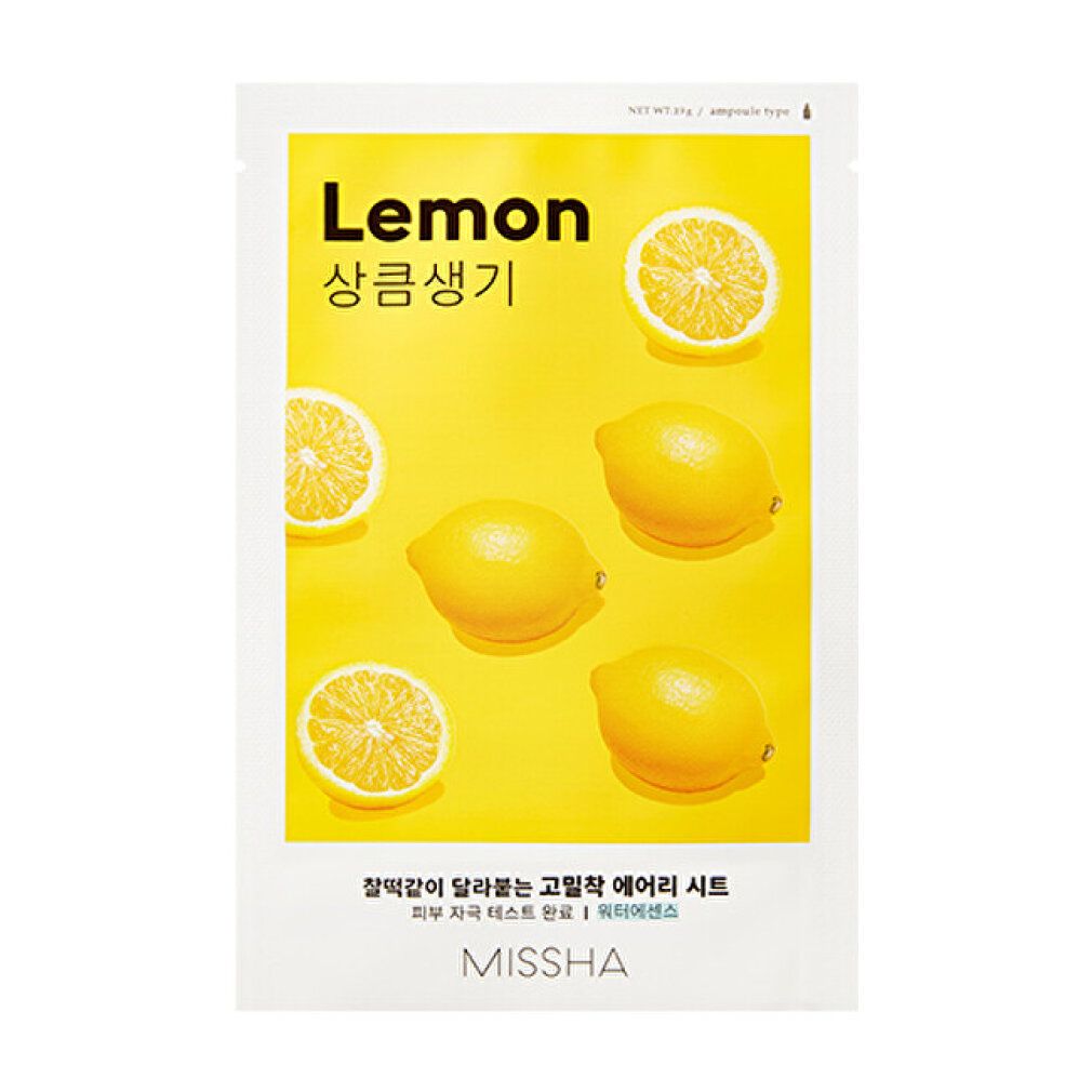 Gesichtsmaske mit Zitronen-Motiv. Gelber Hintergrund mit Zitronen und -hälften. Text: Lemon, koreanische Schriftzeichen, MISSHA.