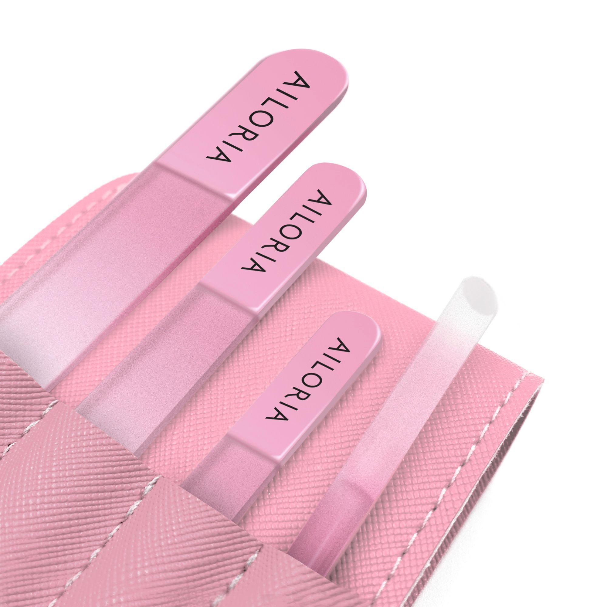 Nahaufnahme von drei Glasnagelfeilen in einem rosa Etui. Der Markenname ist auf jeder Feile deutlich sichtbar.