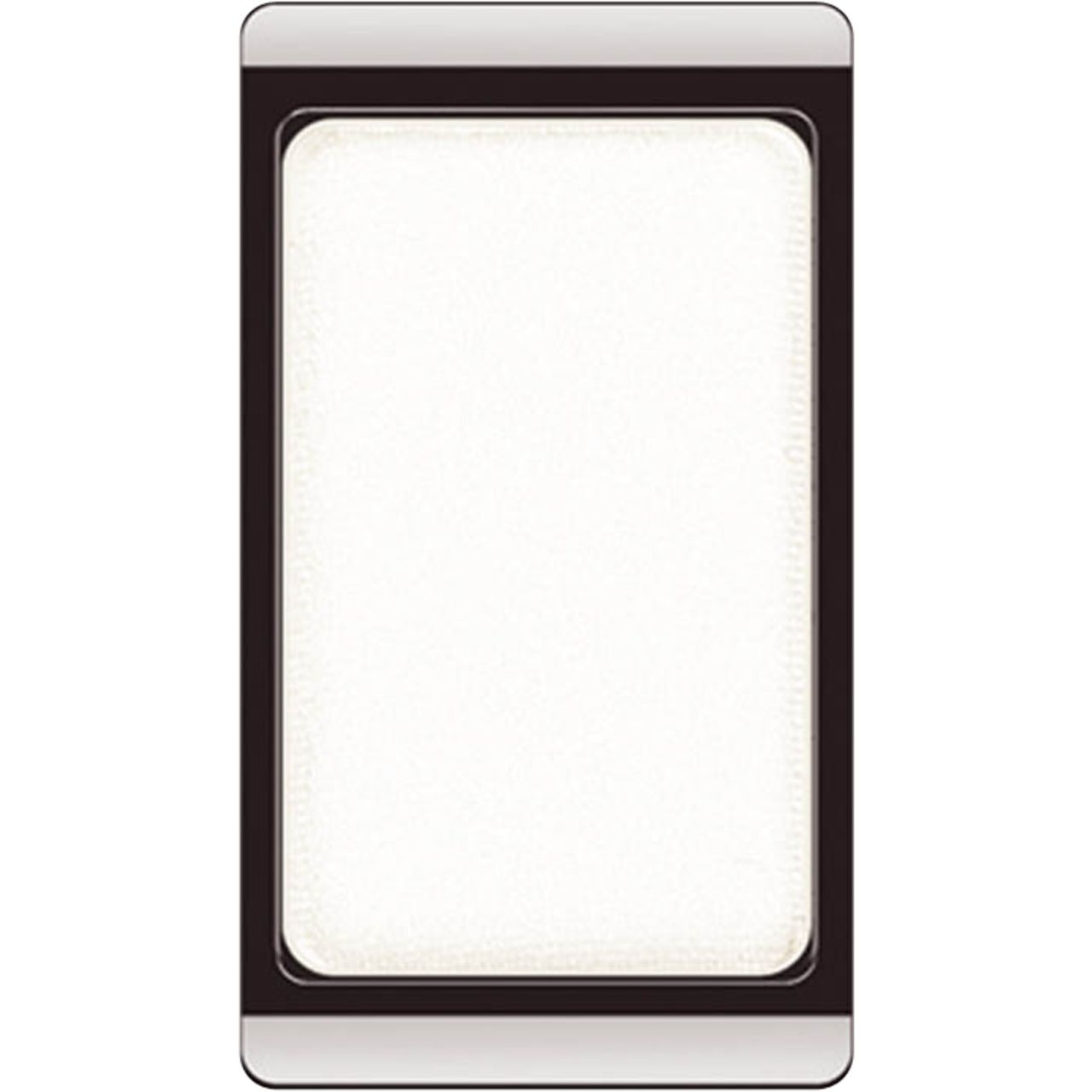 Lidschatten in rechteckiger Form. Weißer Farbton, umrandet von Schwarz und Silber. Klare, helle Textur.