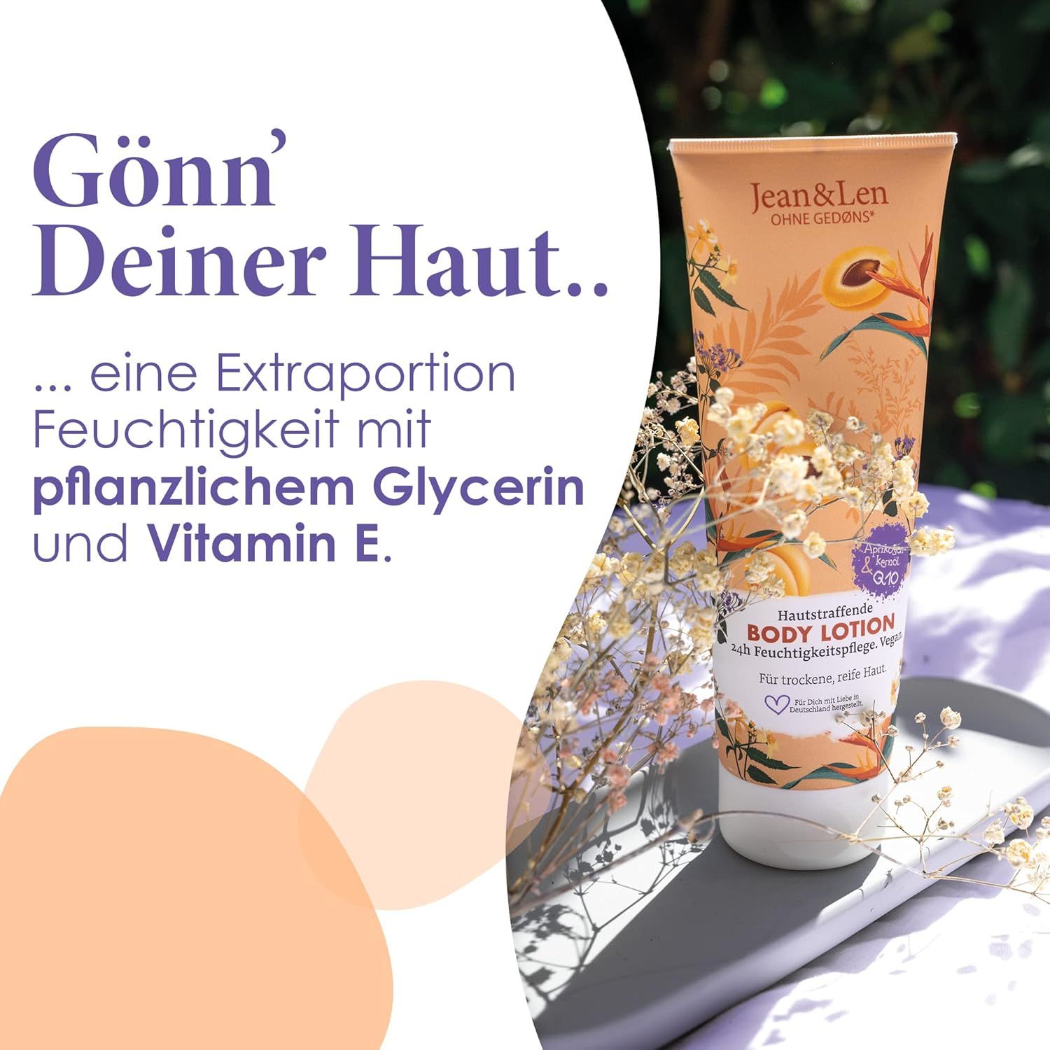 Body Lotion neben Blüten und einer Schale. Text: Gönn' Deiner Haut... eine Extraportion Feuchtigkeit mit pflanzlichem Glycerin und Vitamin E.