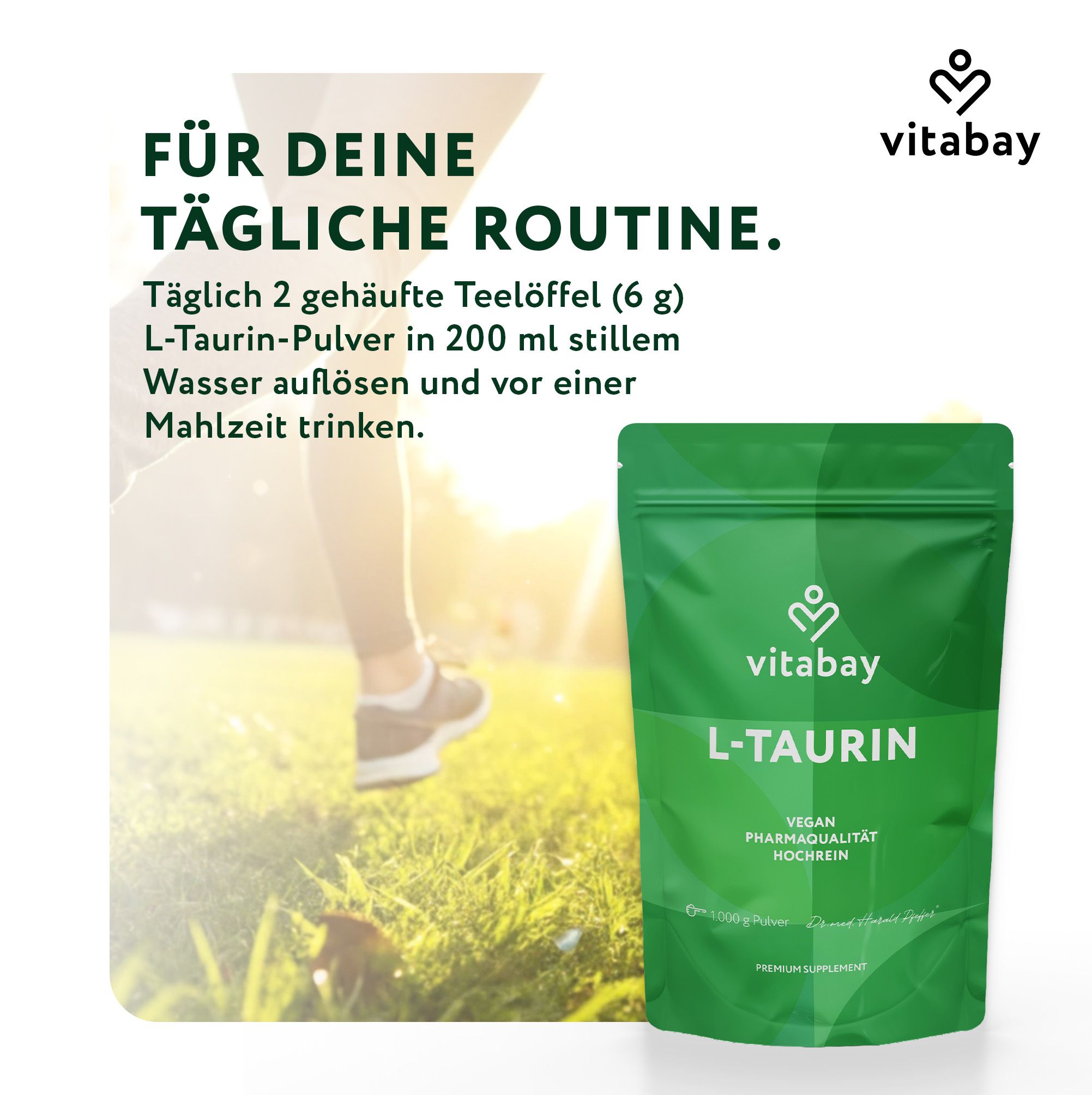 Beine einer Person beim Laufen im Freien. Vitabay L-Taurin Pulver für die tägliche Routine.