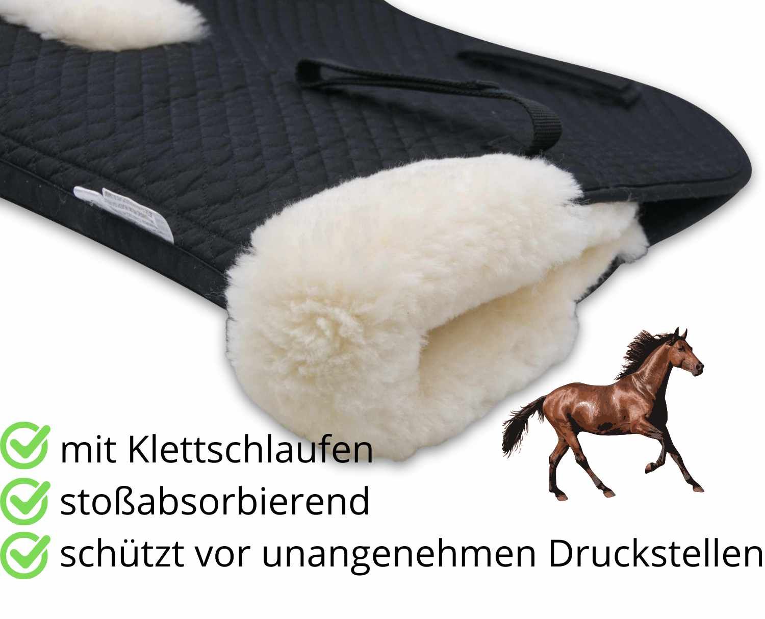 Sattelkissen mit Lammfell und Pferd. Text: mit Klettschlaufen, stoßabsorbierend, schützt vor unangenehmen Druckstellen.
