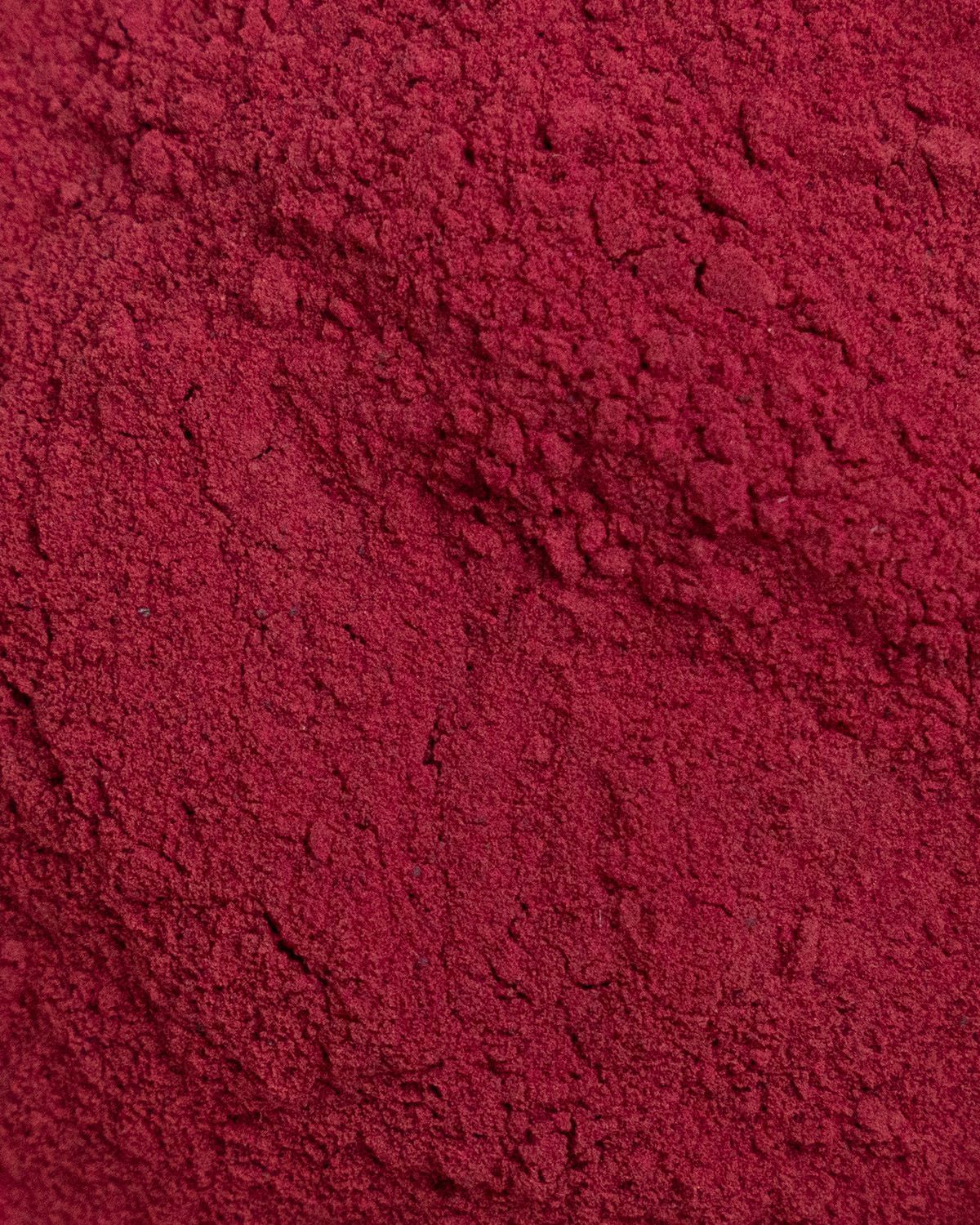 Nahaufnahme von rotem Pulver. Textur von feinem Pulver. Volle Bildfläche.