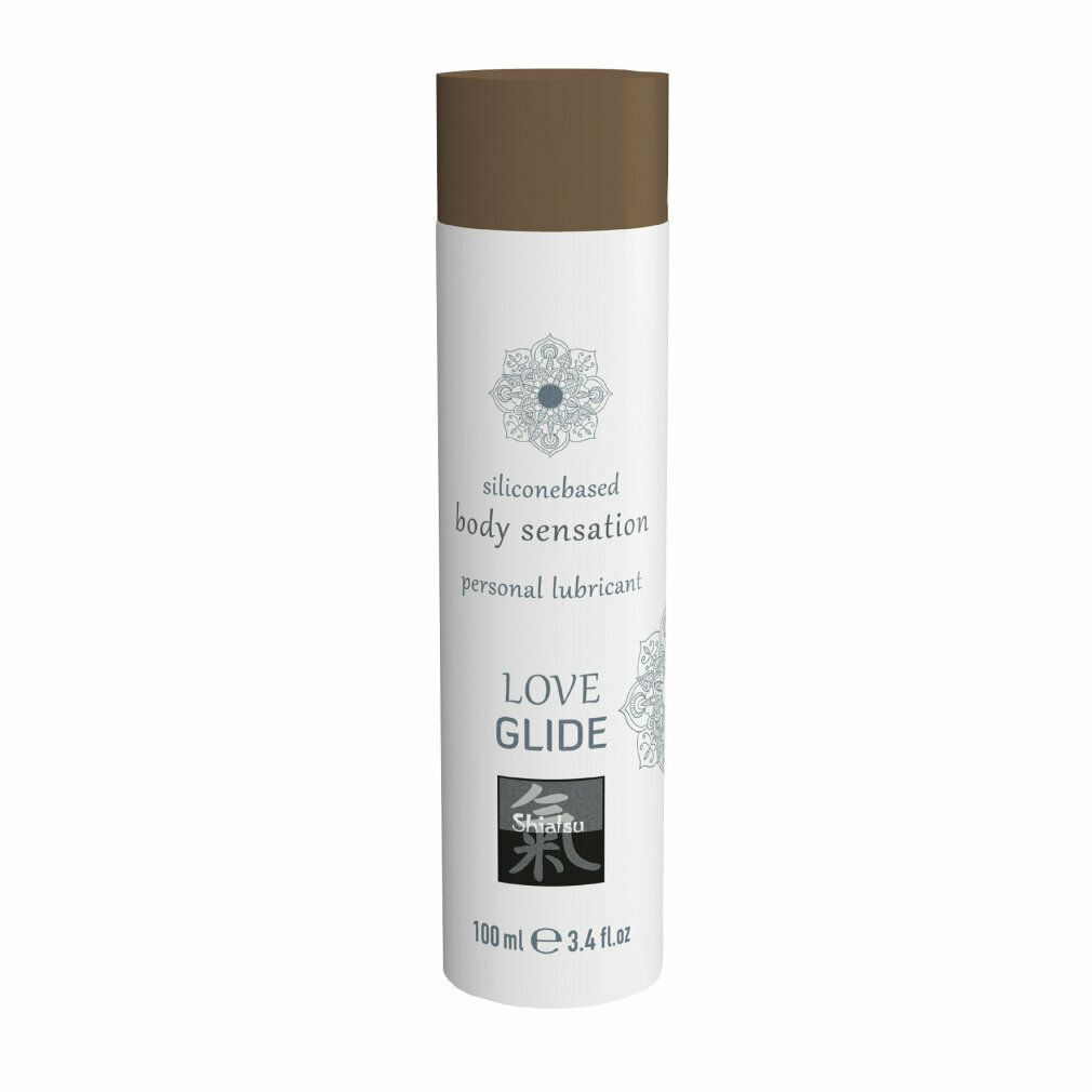 Zylindrische Flasche mit braunem Deckel. Aufschrift: "siliconebased body sensation personal lubricant LOVE GLIDE". Logo und Volumenangabe.