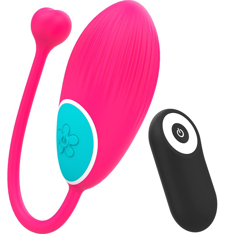 Pinker Eier-Vibrator mit Herz-Anhänger und Fernbedienung. Blaue Akzentfläche mit Blumenmuster.