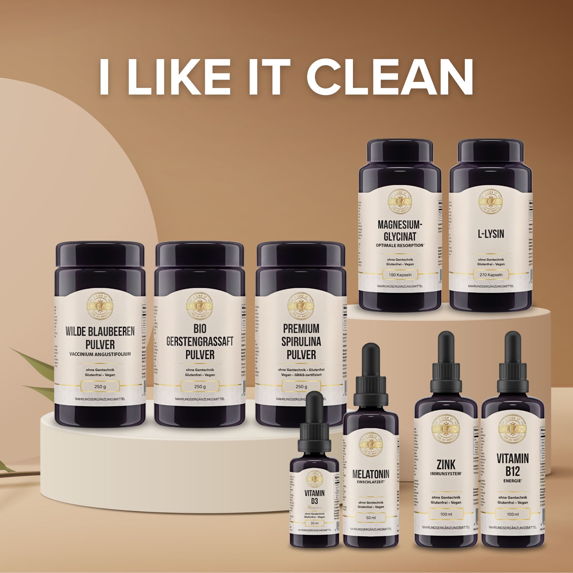 Mehrere Flaschen und Behälter. Einige mit Pipetten. Beschriftung: I like it clean. Produktnamen.