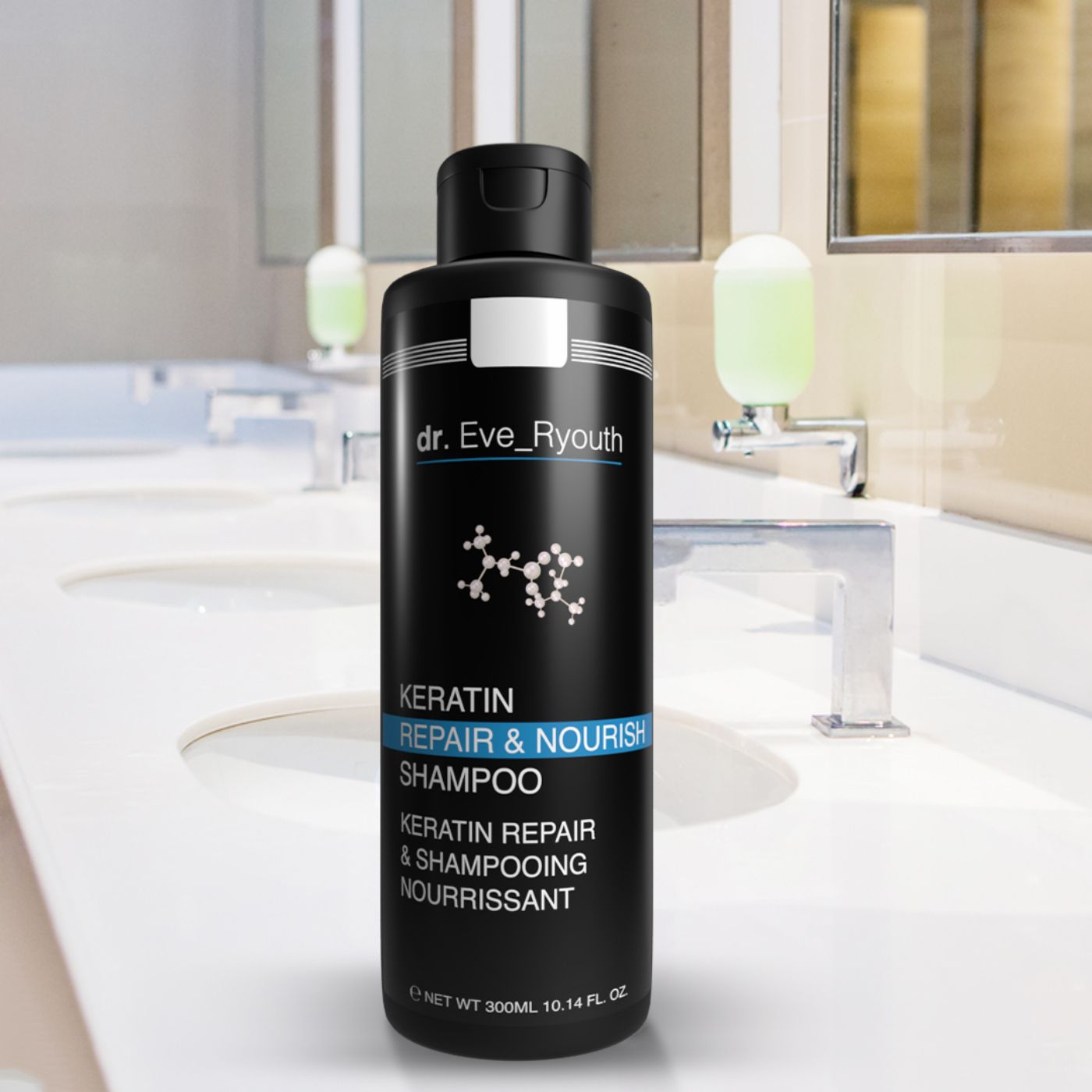 Schwarze Shampoo-Flasche mit weißer Schrift. Aufschrift: Keratin Repair & Nourish Shampoo. Steht auf einem Waschbecken.