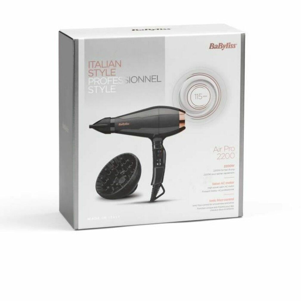 Verpackung des Haartrockners. Marke BaByliss. Aufschrift 'Italian Style Professionnel' und 'Air Pro'.