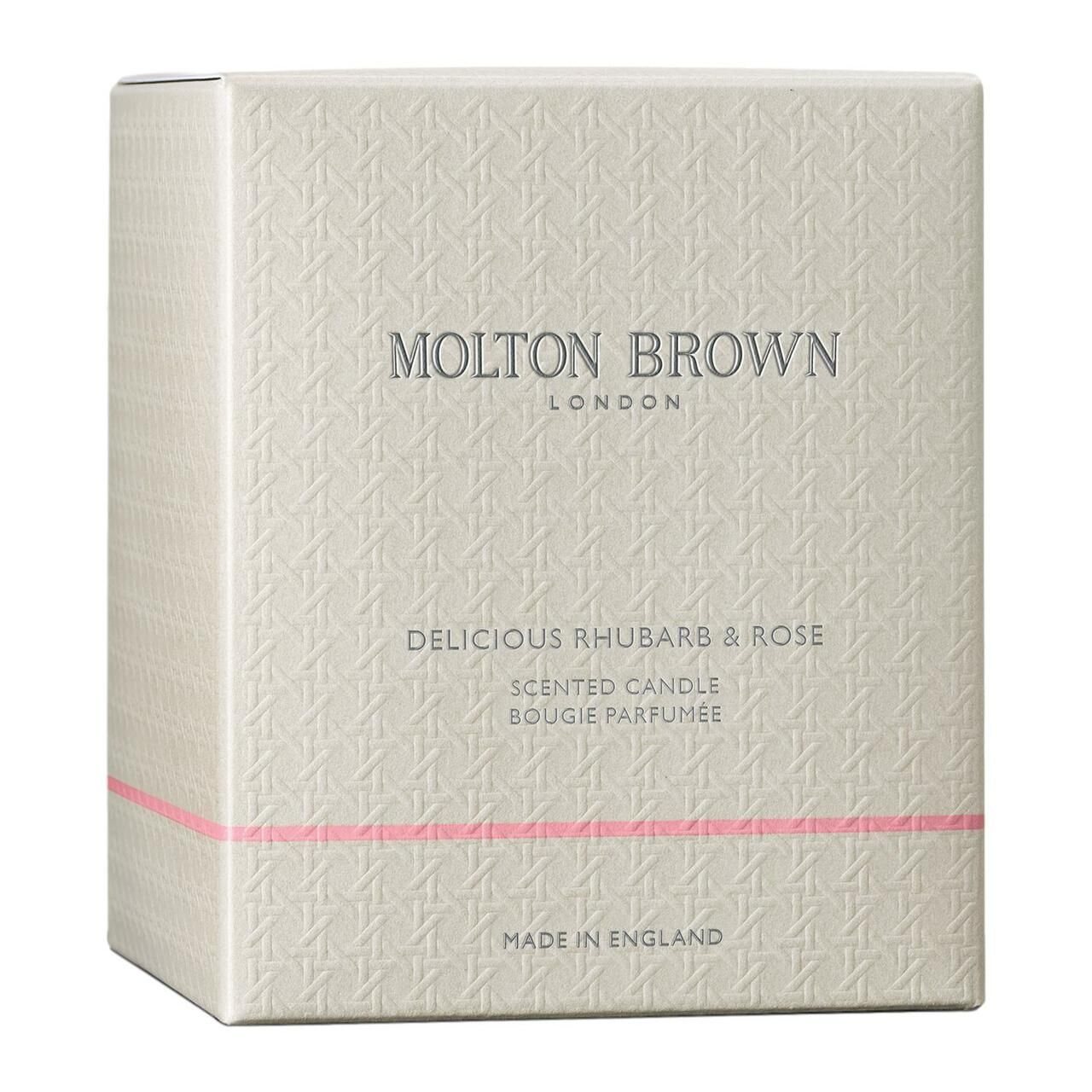 Quadratische Verpackung. Aufschrift: Molton Brown London, Delicious Rhubarb & Rose. Rosa Linie. Hergestellt in England.