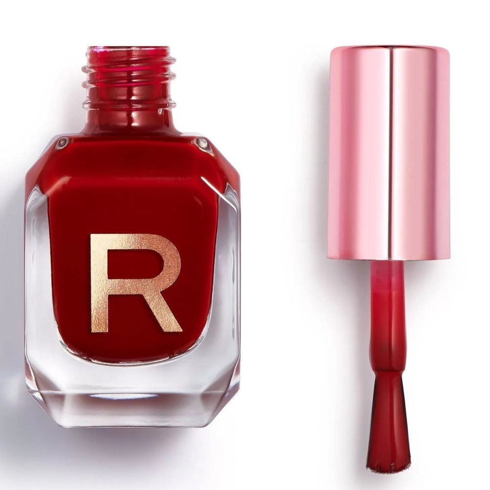 Hochglanz Nagellack in Rot mit Applikator und Flasche mit "R"-Logo.