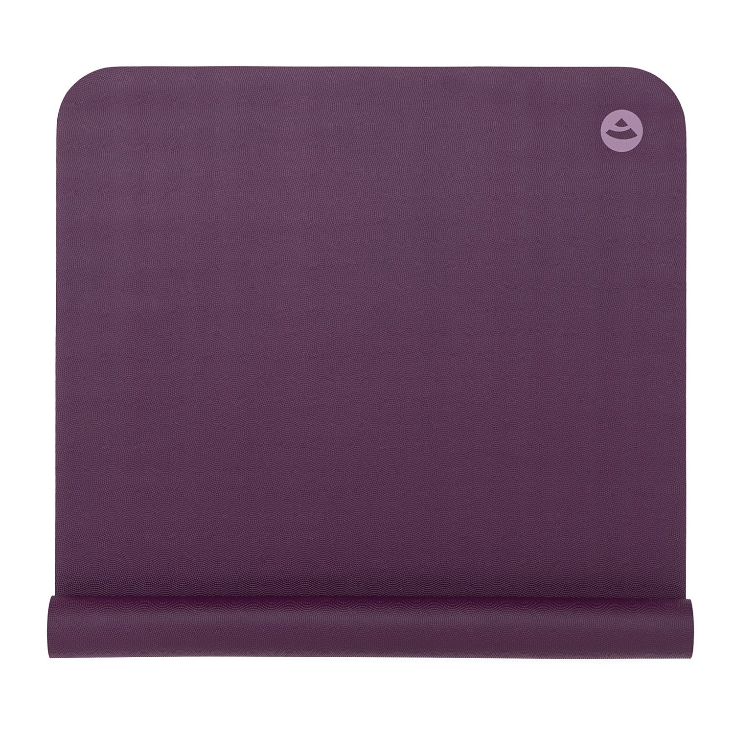 Bordeauxfarbene Yogamatte, teilweise gerollt. Abgerundete Ecken, Logo in der Ecke. Naturkautschuk.