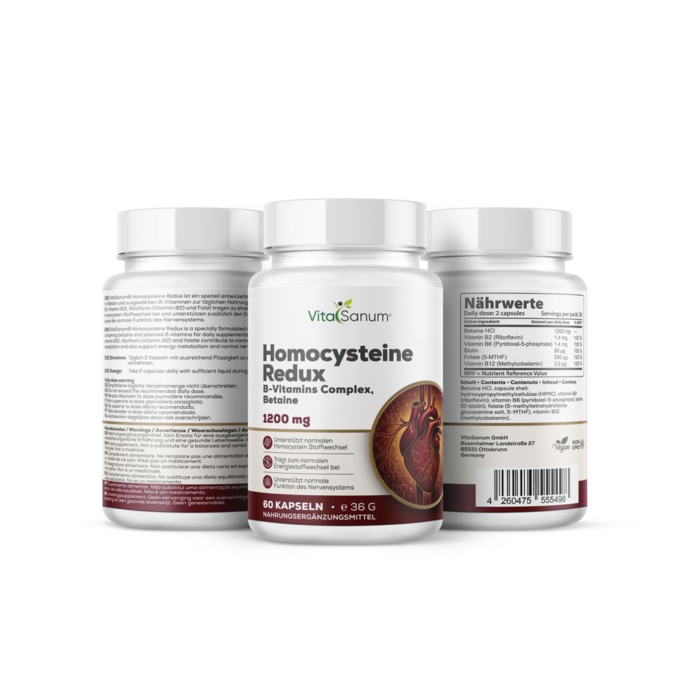 Drei Flaschen mit Kapseln. Aufschrift: VitaSanum Homocystein Redux, B-Vitamine Complex, Betain. Abbildung eines Herzens. Etiketten.
