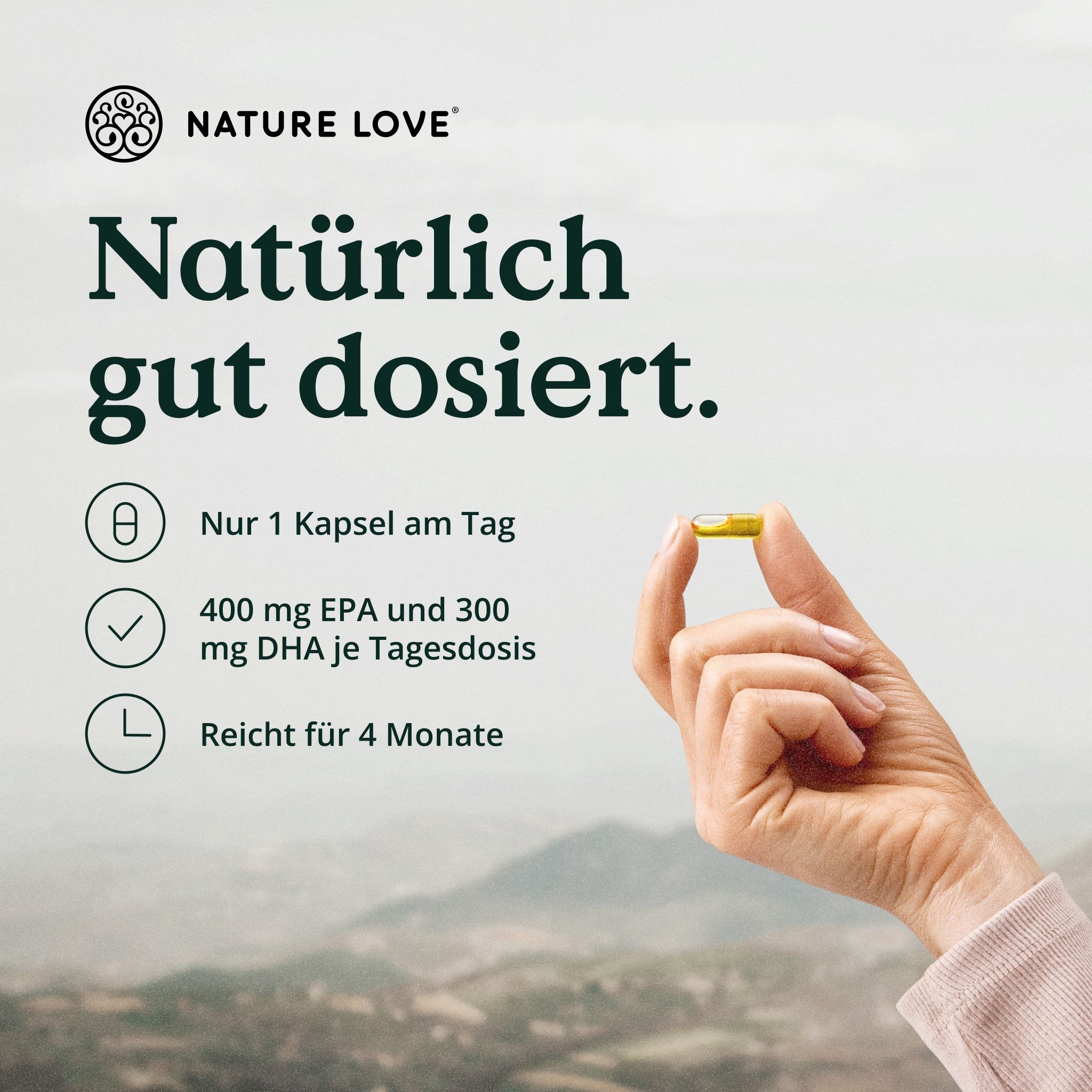 Hand hält eine gelbe Kapsel. Text: Nur 1 Kapsel am Tag, 400 mg EPA und 300 mg DHA, reicht für 4 Monate. Logo: NATURE LOVE®.