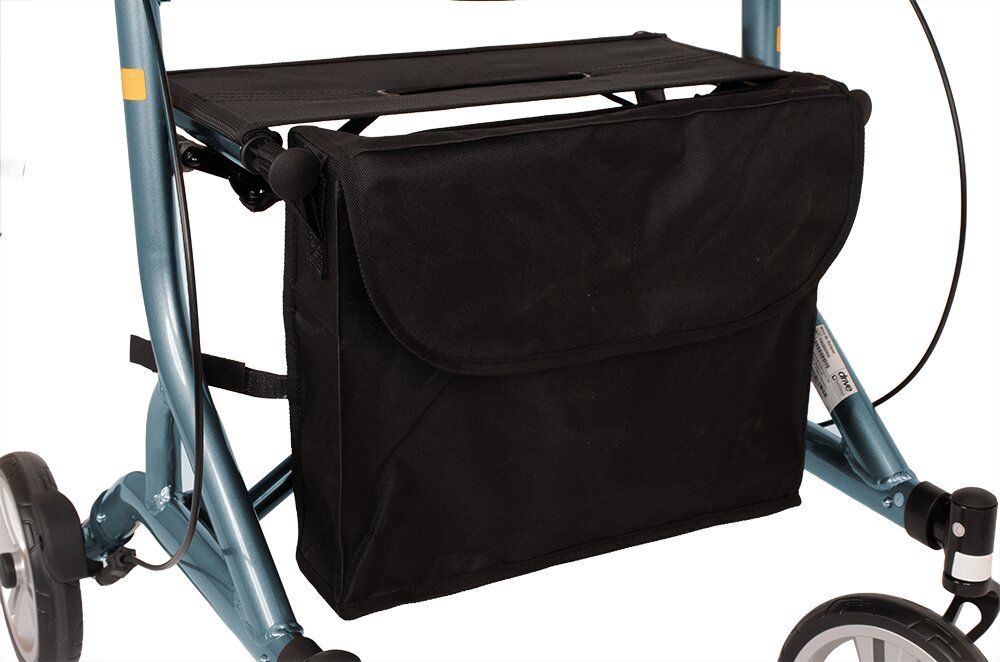 Rollator mit schwarzer Tasche. Tasche unter dem Sitz, blaues Gestell.