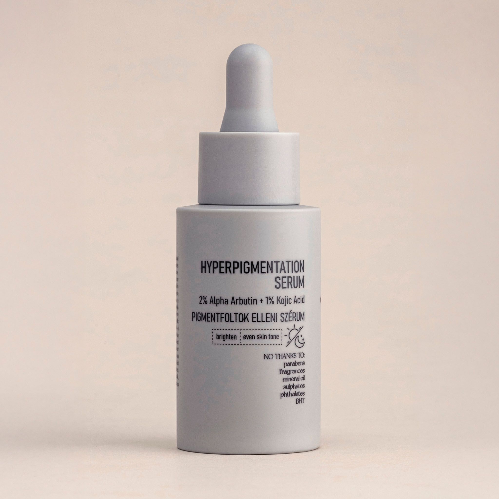 Flasche mit Hyperpigmentierungs-Serum mit 2% Alpha-Arbutin + 1% Kojisäure.