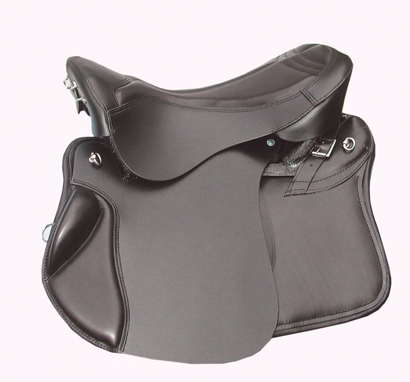 Brauner Zaldi Cumbre Trekking Sattel. Leder, mit Steigbügelhalterung und Schnallen. Detailansicht.