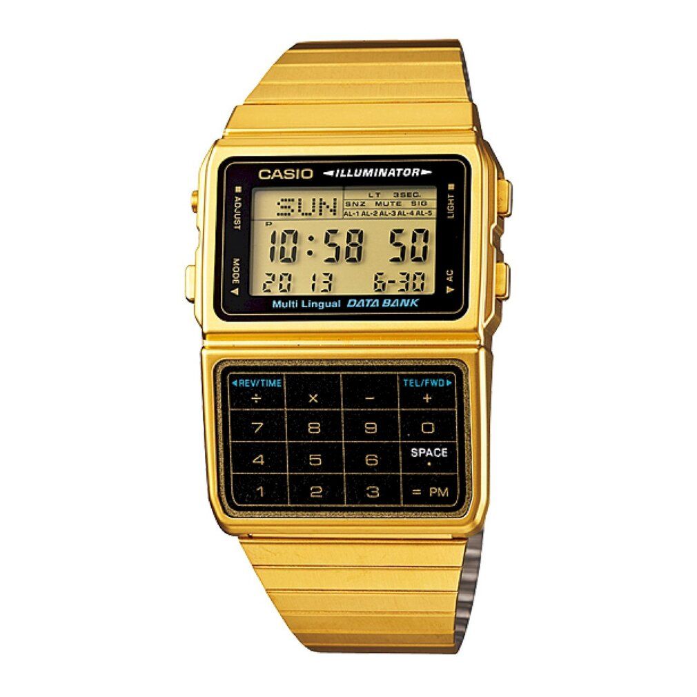Goldfarbene Digitaluhr mit Databank-Funktion. Schwarzes Display mit Uhrzeit und Datum. Tastatur unterhalb des Displays. Edelstahl beschichtet.