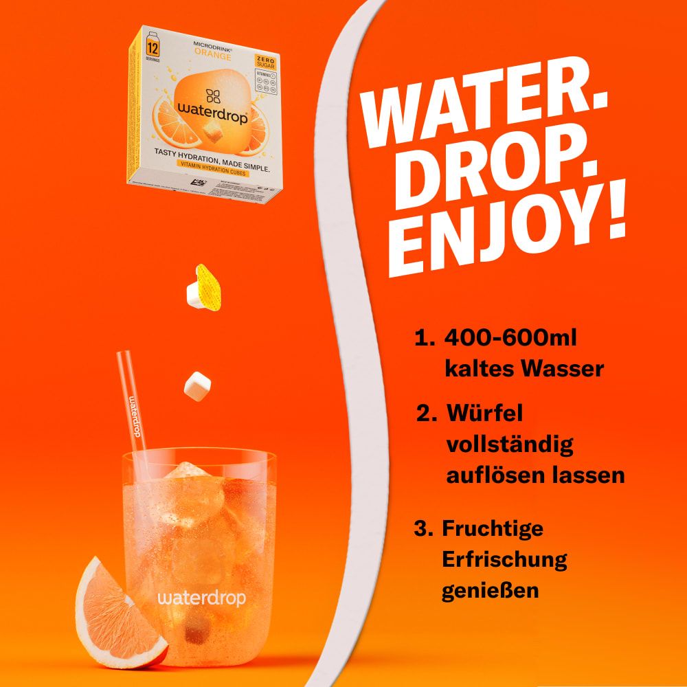 Zubereitung eines waterdrop® Getränks mit Orangengeschmack, mit Spritzern und Orangenscheiben.