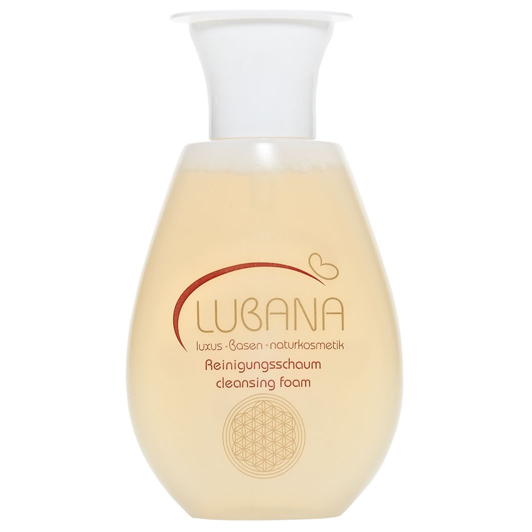 Beige Flasche mit weißem Verschluss. Aufschrift: Lubana Reinigungsschaum. Logo mit Herz. Luxus-Basen-Naturkosmetik.