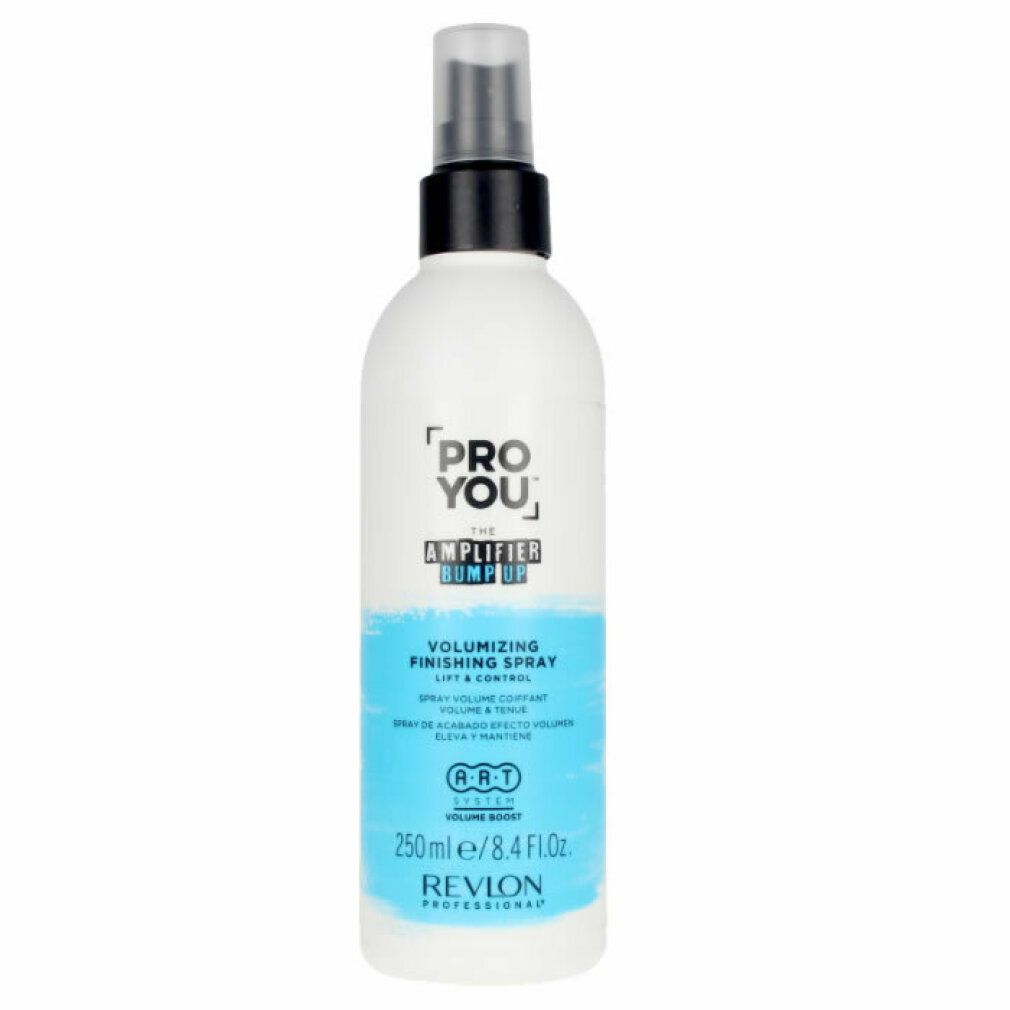 Haarspray-Flasche. Weiß, mit blauem Etikett. Enthält Text: PRO YOU, THE AMPLIFIER BUMP UP, VOLUMIZING FINISHING SPRAY, REVLON PROFESSIONAL.