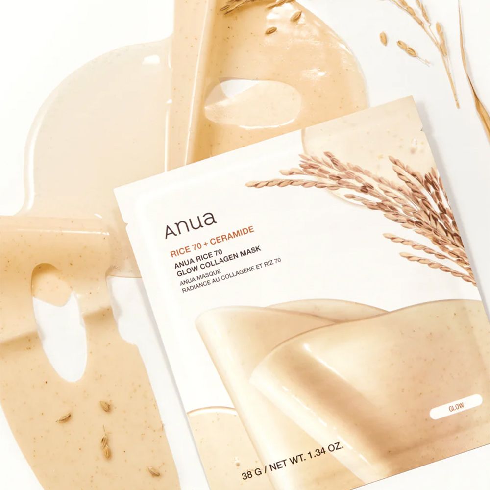 Einzelmaske Anua Rice 70 Glow Collagen Mask mit Reis- und Kollagen-Motiv.