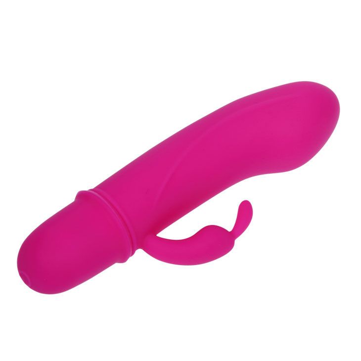 Pinkfarbener Vibrator mit gebogener Form und einer zusätzlichen Ausbuchtung. Auf weißem Hintergrund.