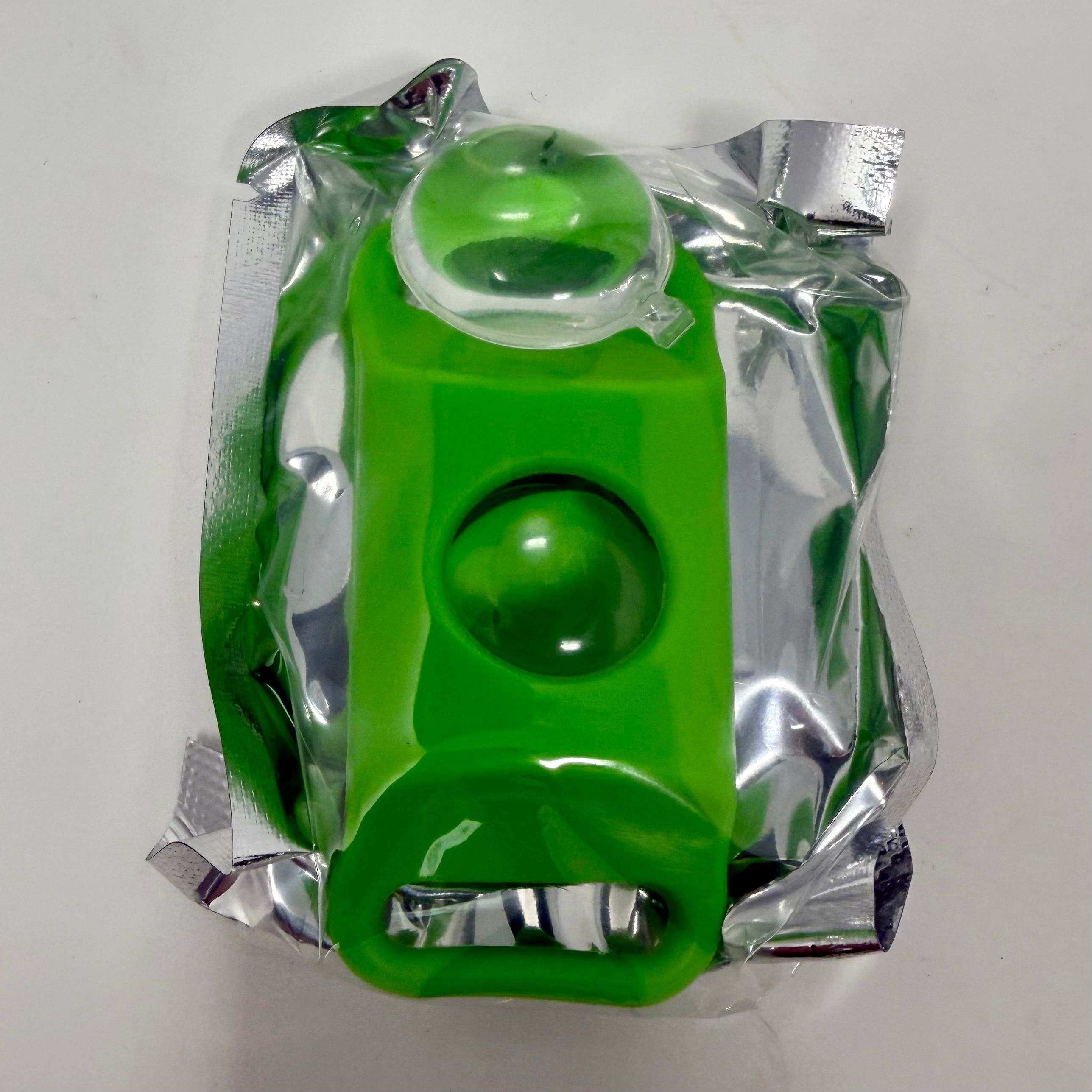 Grüner, verpackter Klick-Applikator für Parasitenschutz bei Hunden.