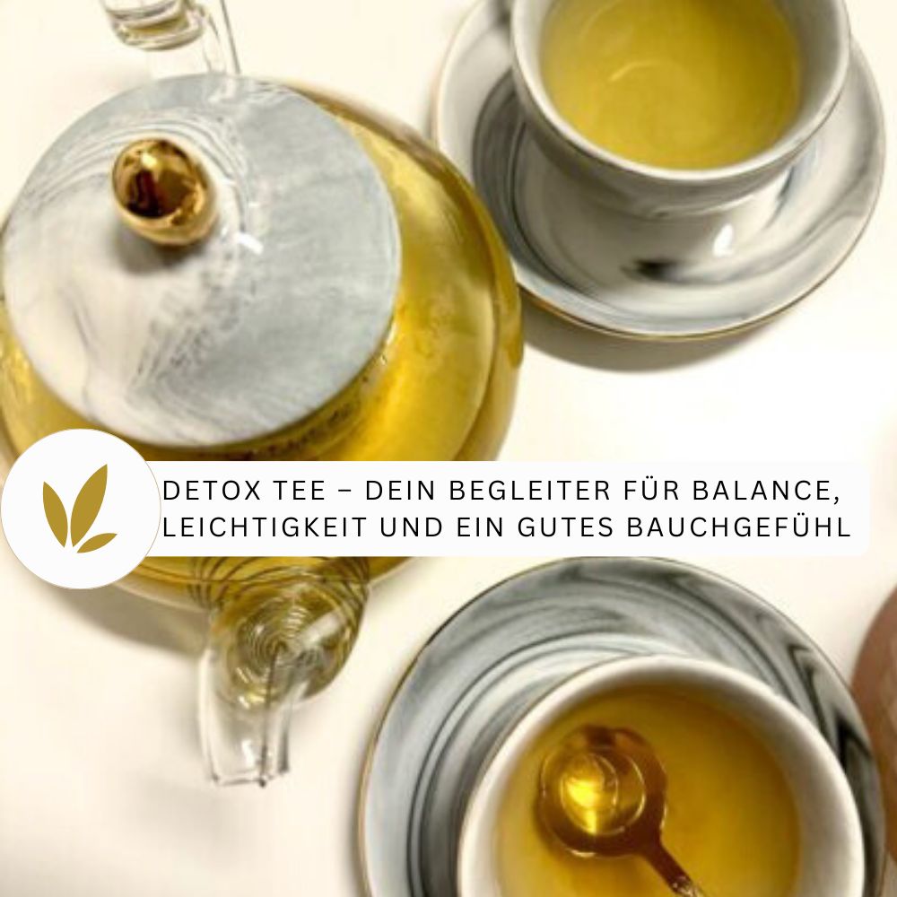 Teekanne und Tassen mit gelbem Tee. Text: Detox Tee - Dein Begleiter für Balance, Leichtigkeit und ein gutes Bauchgefühl.