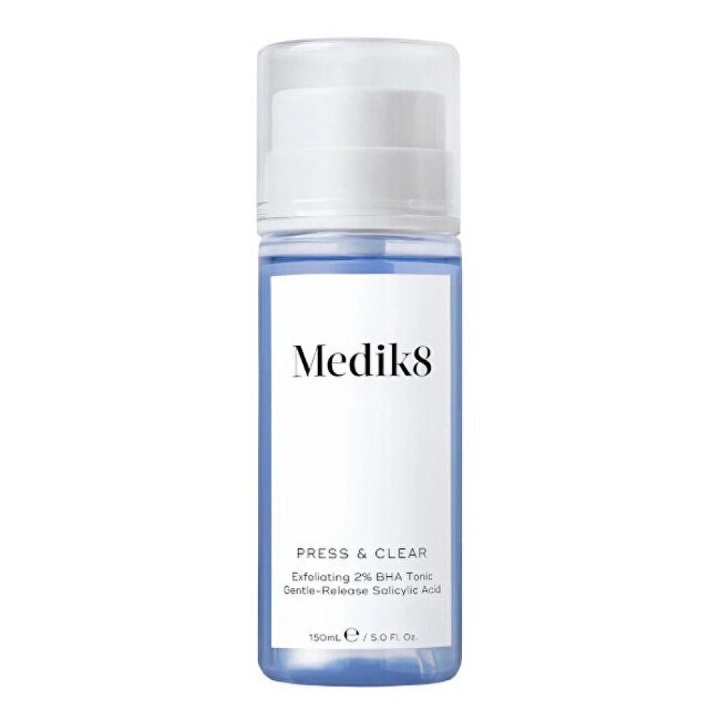 Medik8 Press & Clear Flasche. Klar, blau gefärbtes Produkt. Weißer Deckel. Text: Medik8, Press & Clear, 150ml/5.0 Fl Oz.
