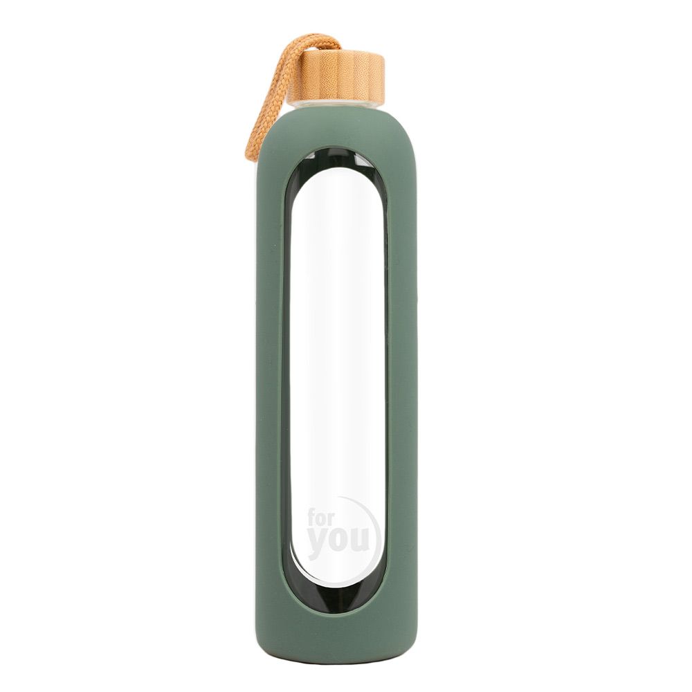 Grüne Glas-Trinkflasche mit Bambusdeckel und "for you" Logo.