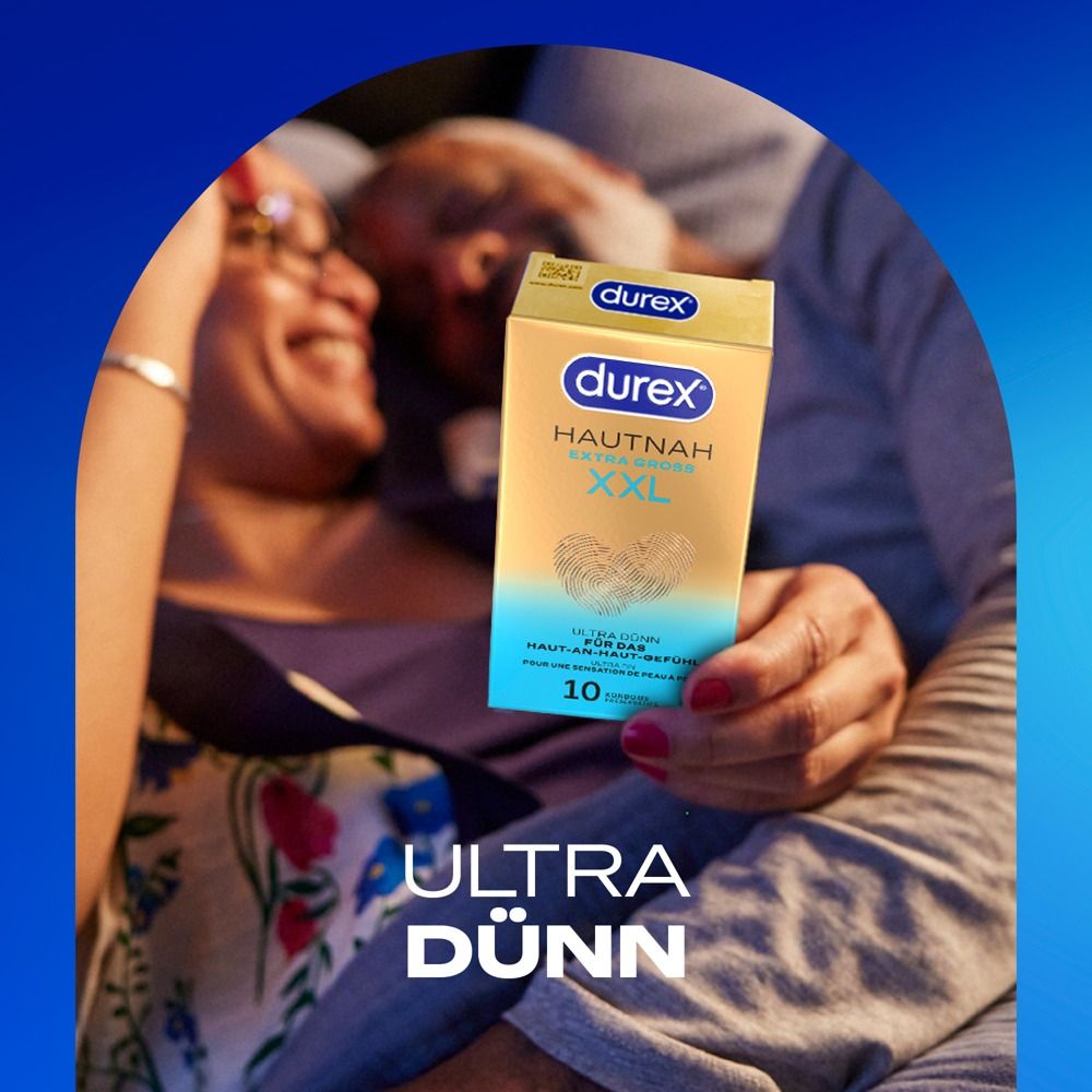 Durex Hautnah XXL Kondompackung in den Händen eines Paares, mit Text 'ULTRA DÜNN'.